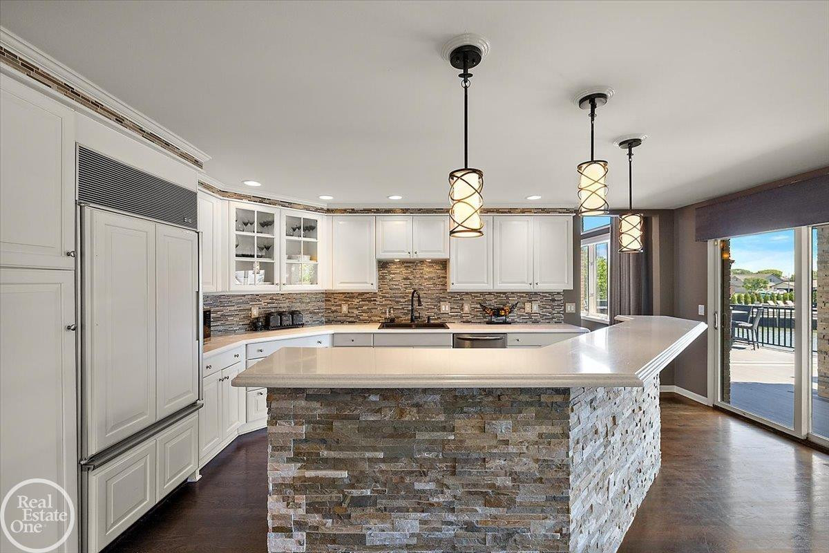 49572 Compass Point Drive, MI 48047 — Photo 16