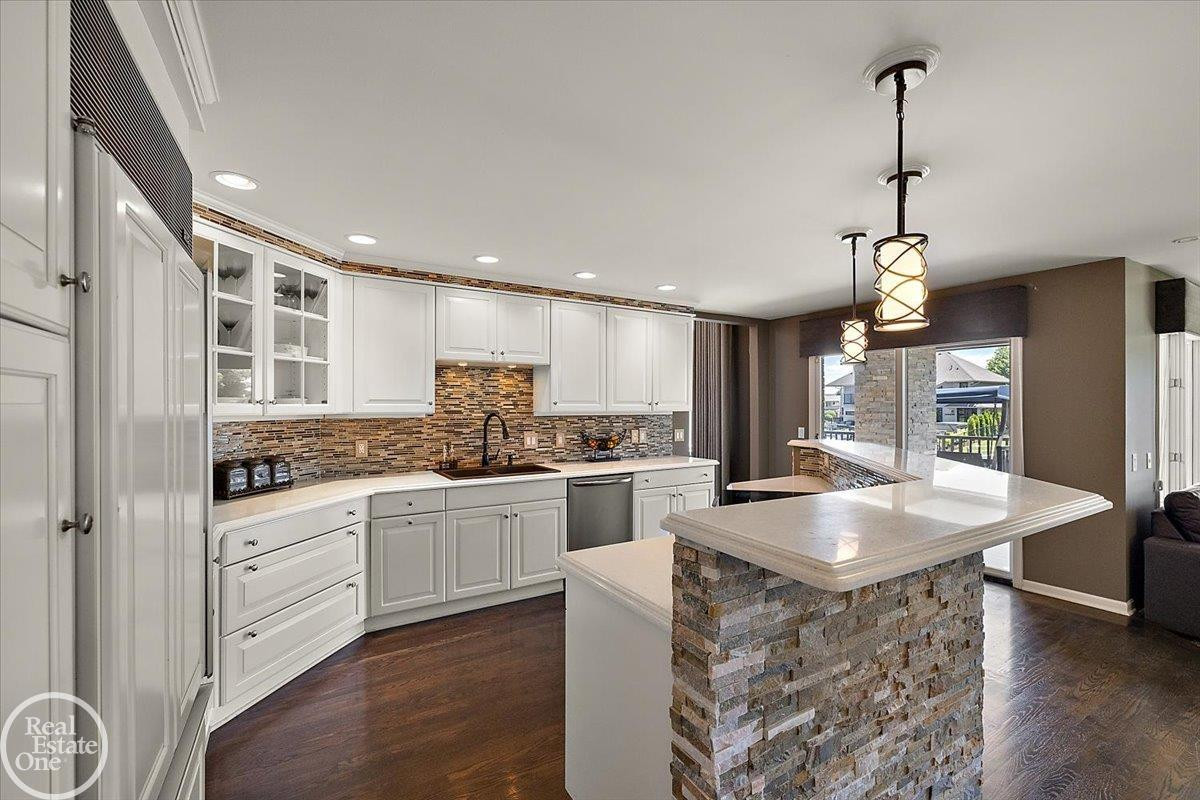 49572 Compass Point Drive, MI 48047 — Photo 18