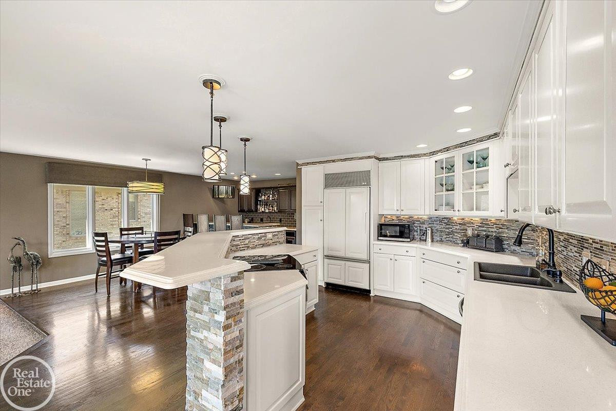 49572 Compass Point Drive, MI 48047 — Photo 19