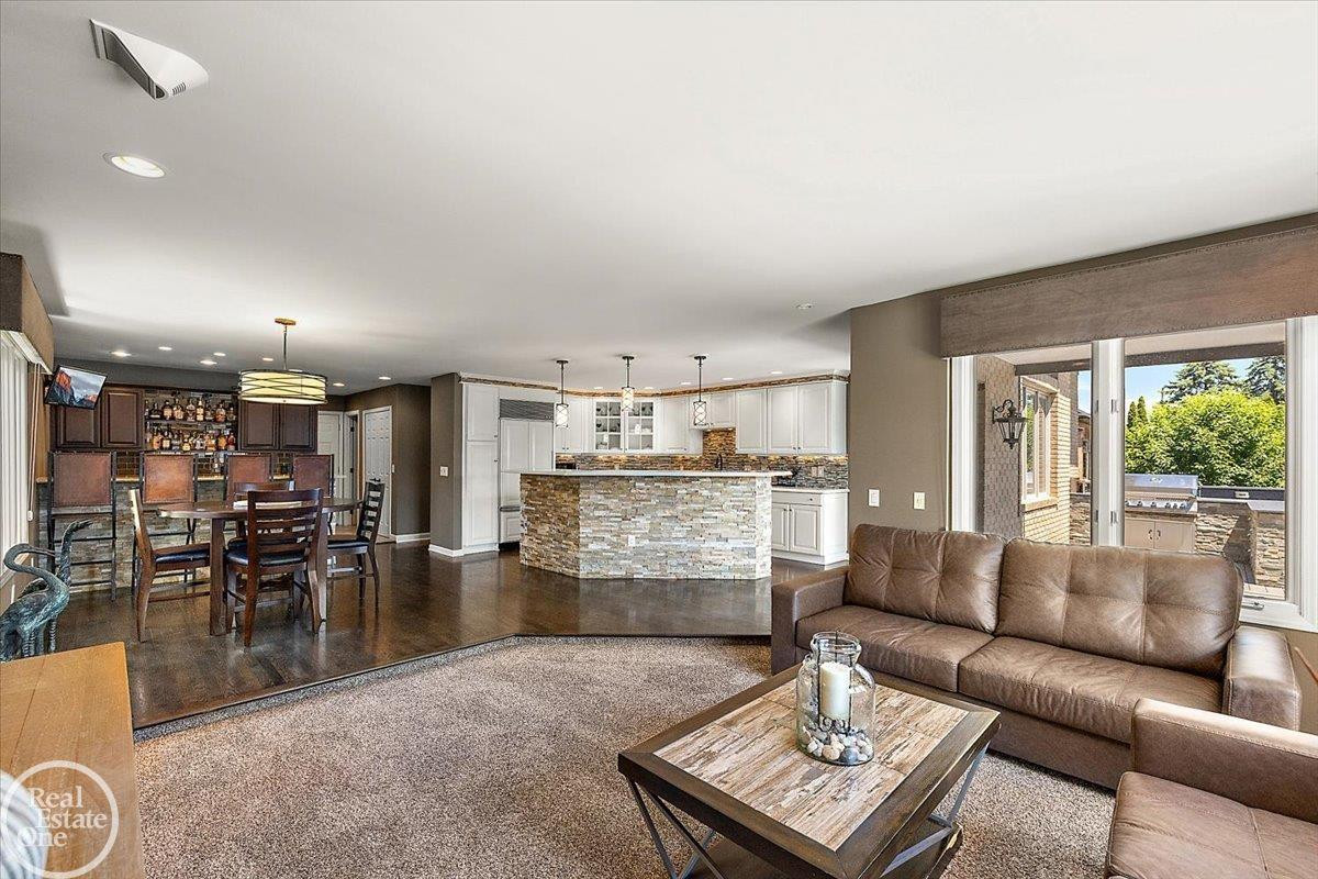 49572 Compass Point Drive, MI 48047 — Photo 20