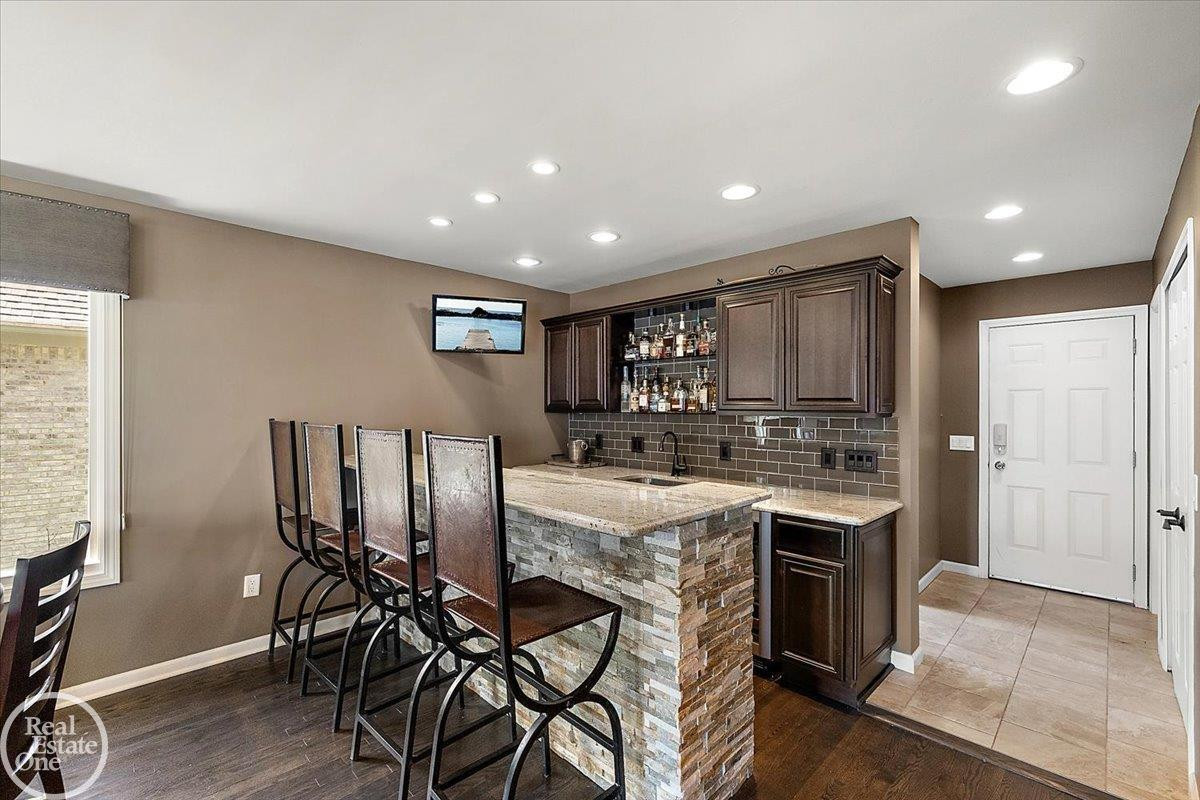 49572 Compass Point Drive, MI 48047 — Photo 23