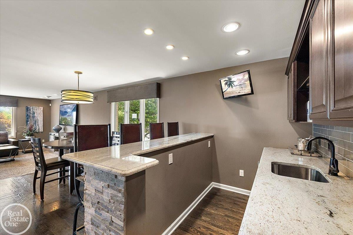 49572 Compass Point Drive, MI 48047 — Photo 24