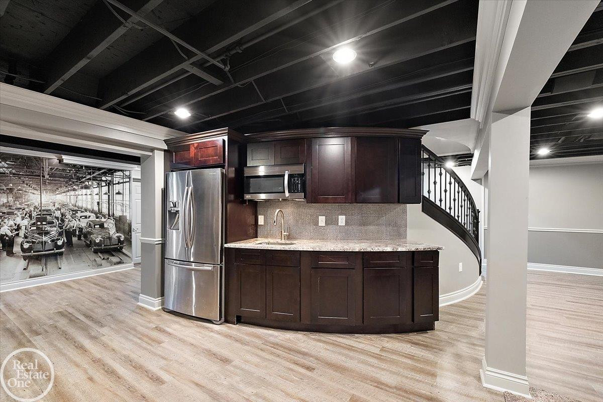 49572 Compass Point Drive, MI 48047 — Photo 33
