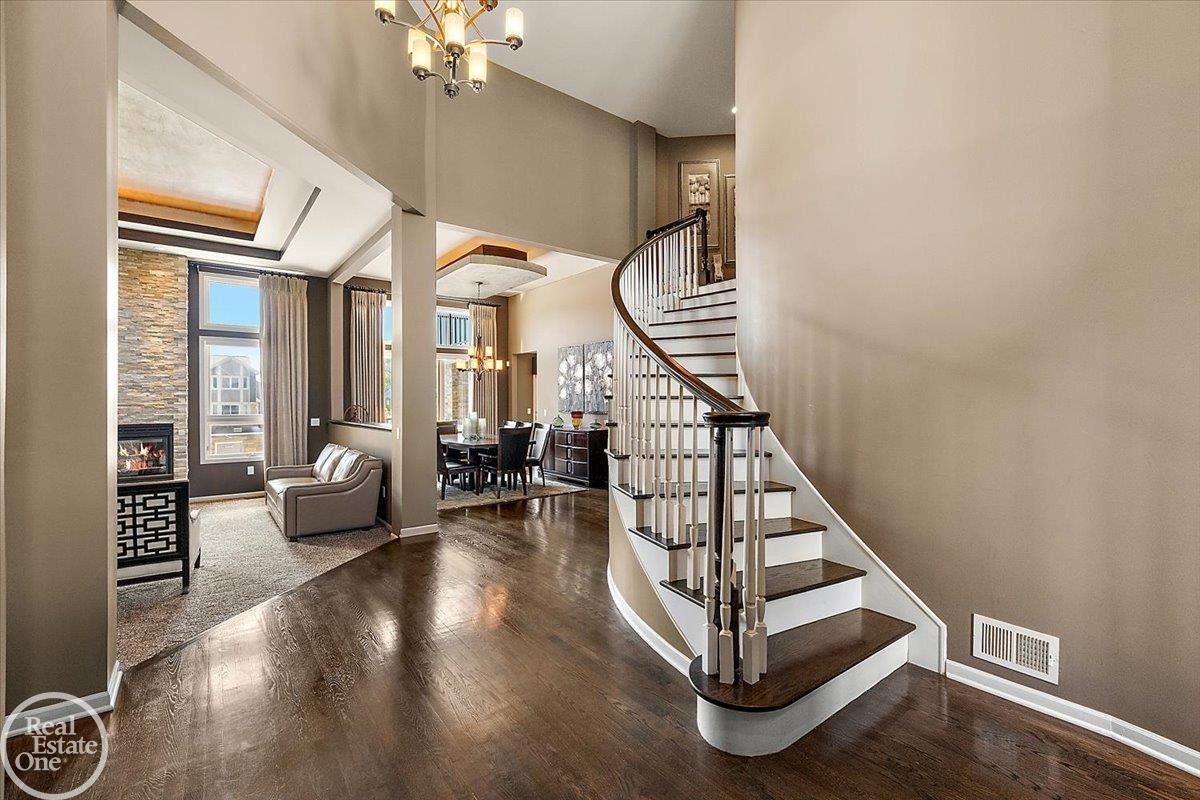49572 Compass Point Drive, MI 48047 — Photo 40