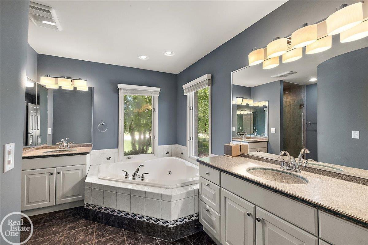 49572 Compass Point Drive, MI 48047 — Photo 46