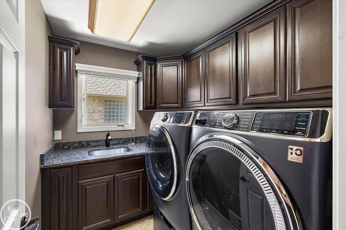 49572 Compass Point Drive, MI 48047 — Photo 59