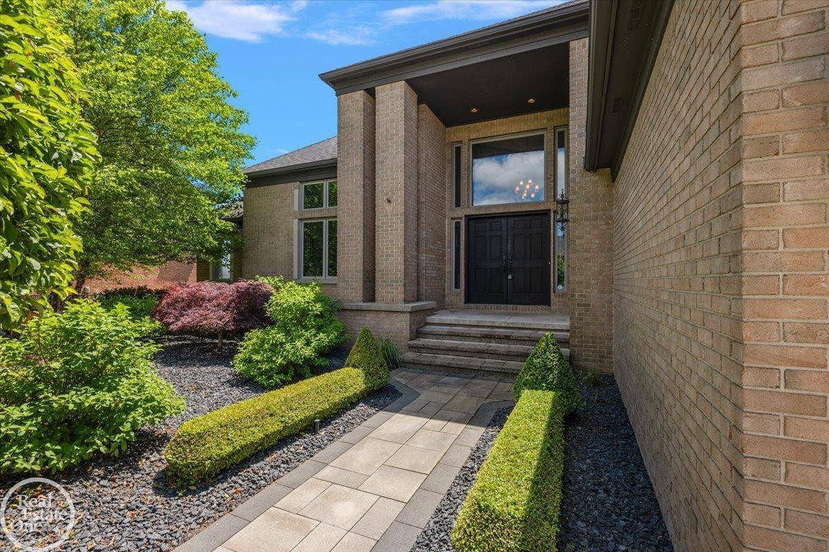 49572 Compass Point Drive, MI 48047 — Photo 64
