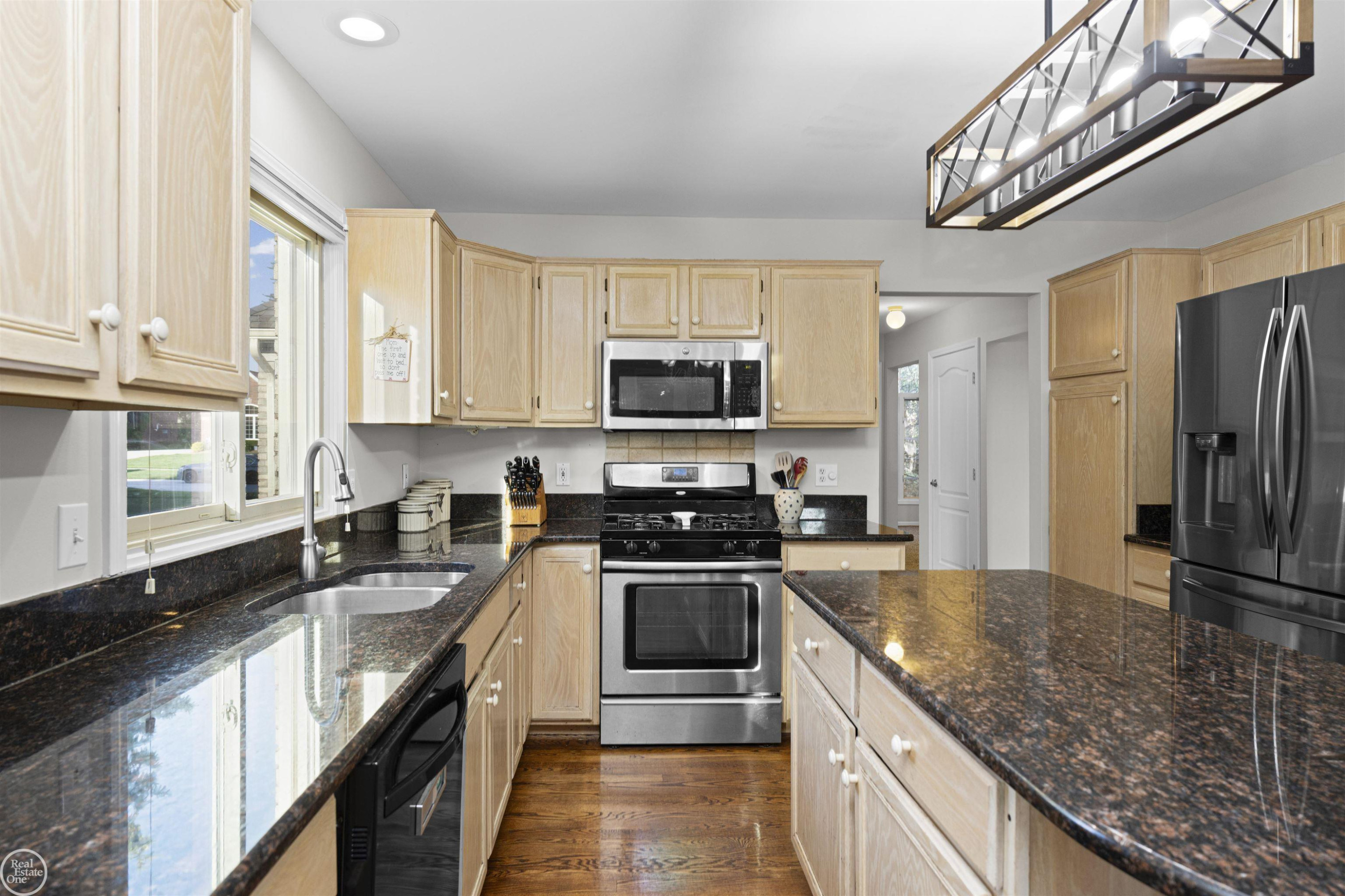 55261 Kingsway Drive, Shelby Twp, MI 48316 — Photo 8