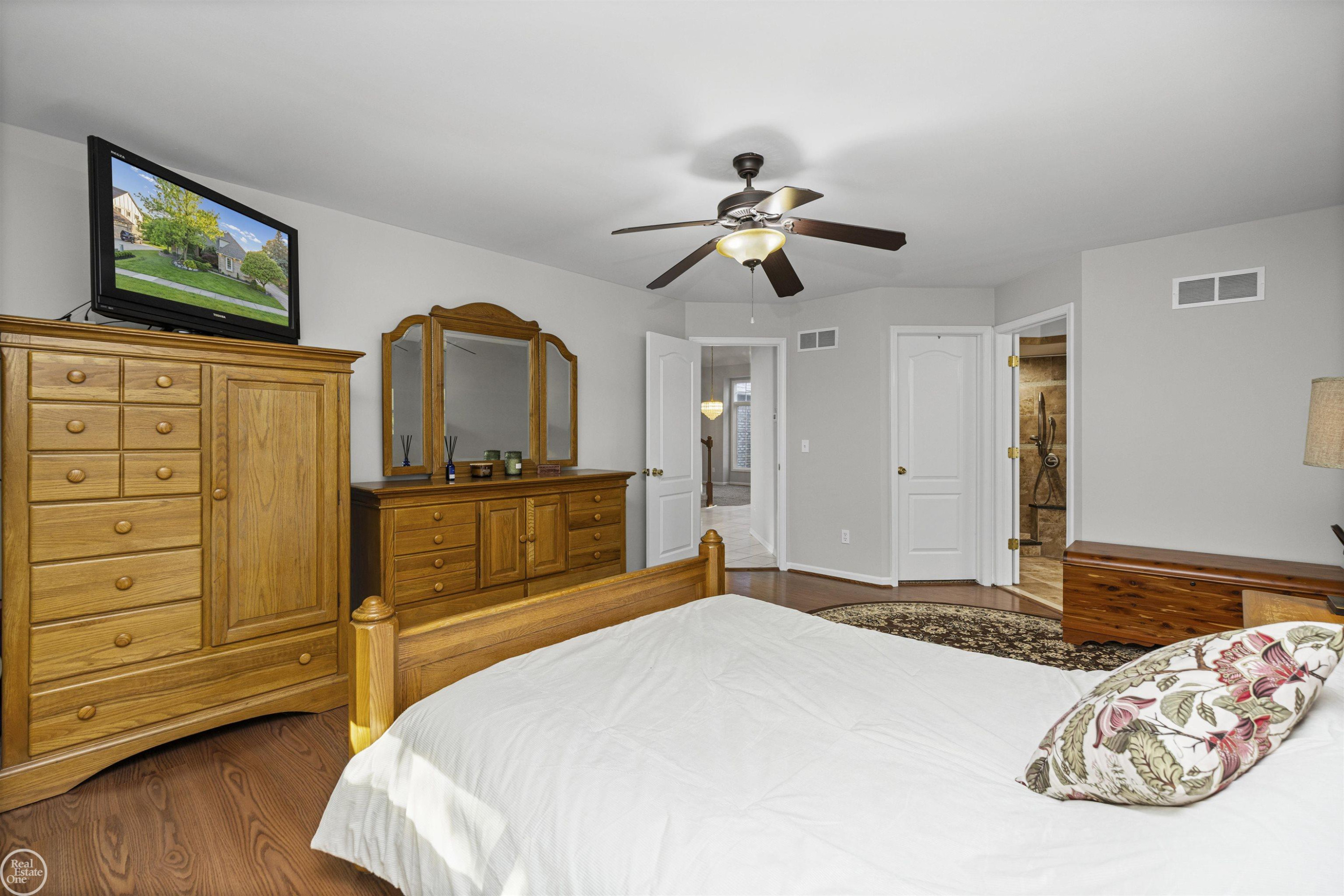 55261 Kingsway Drive, Shelby Twp, MI 48316 — Photo 16