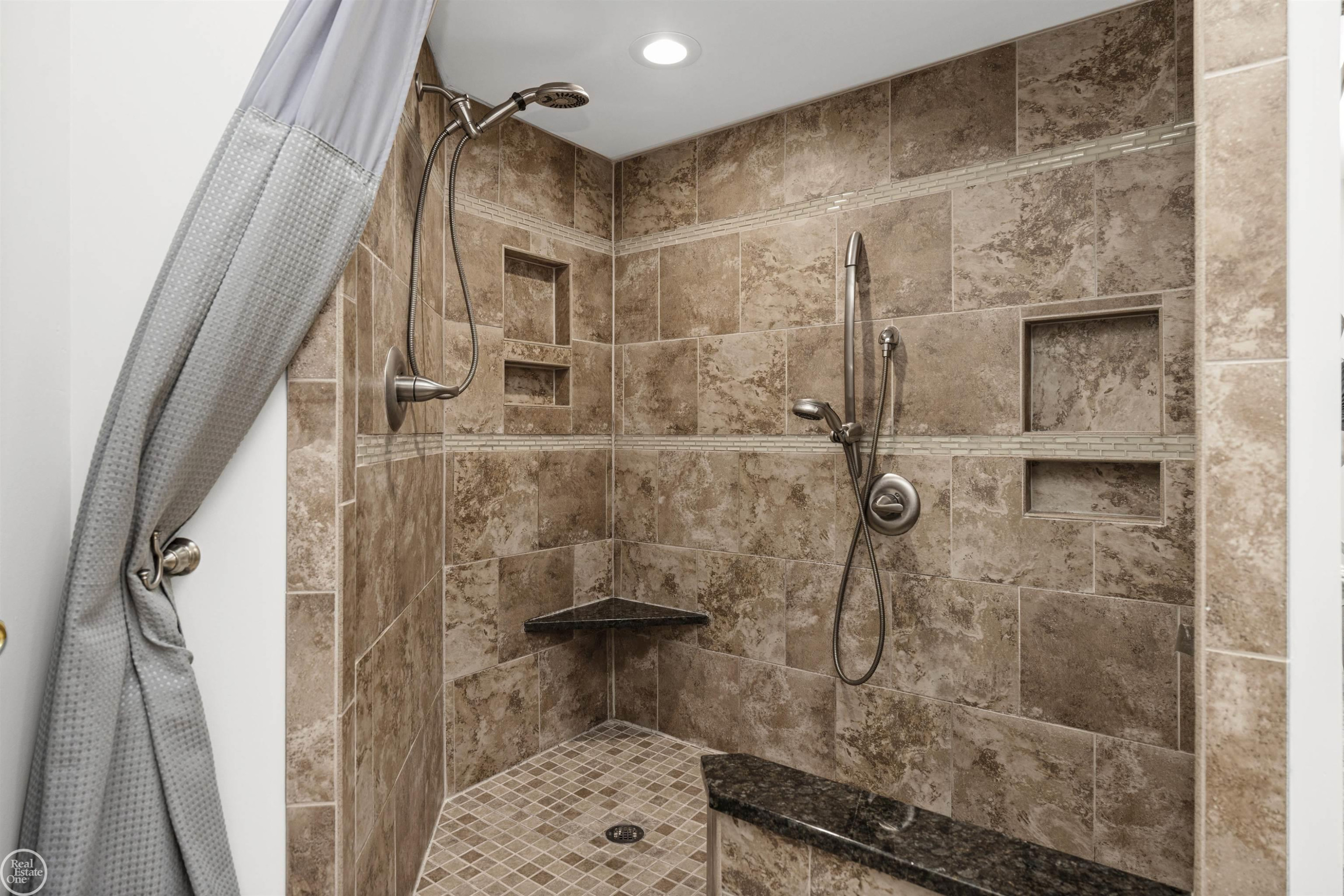55261 Kingsway Drive, Shelby Twp, MI 48316 — Photo 18
