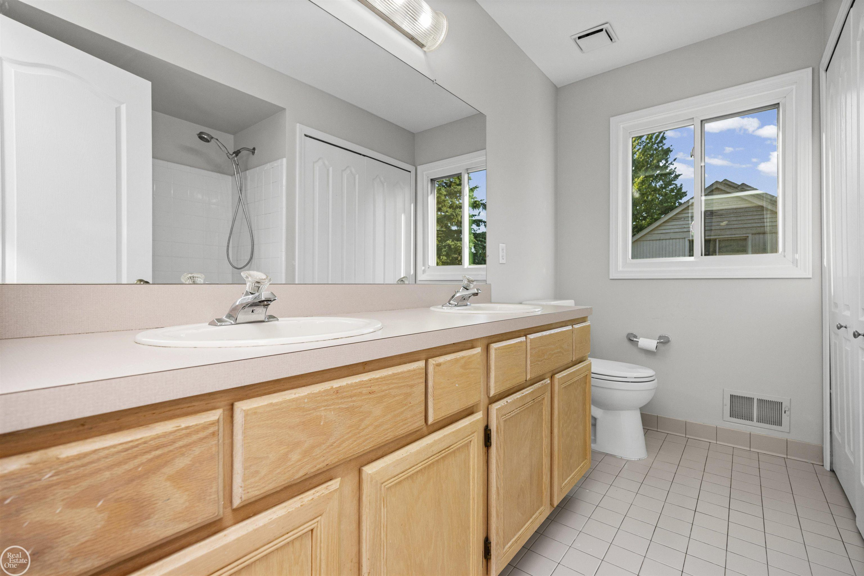 55261 Kingsway Drive, Shelby Twp, MI 48316 — Photo 27
