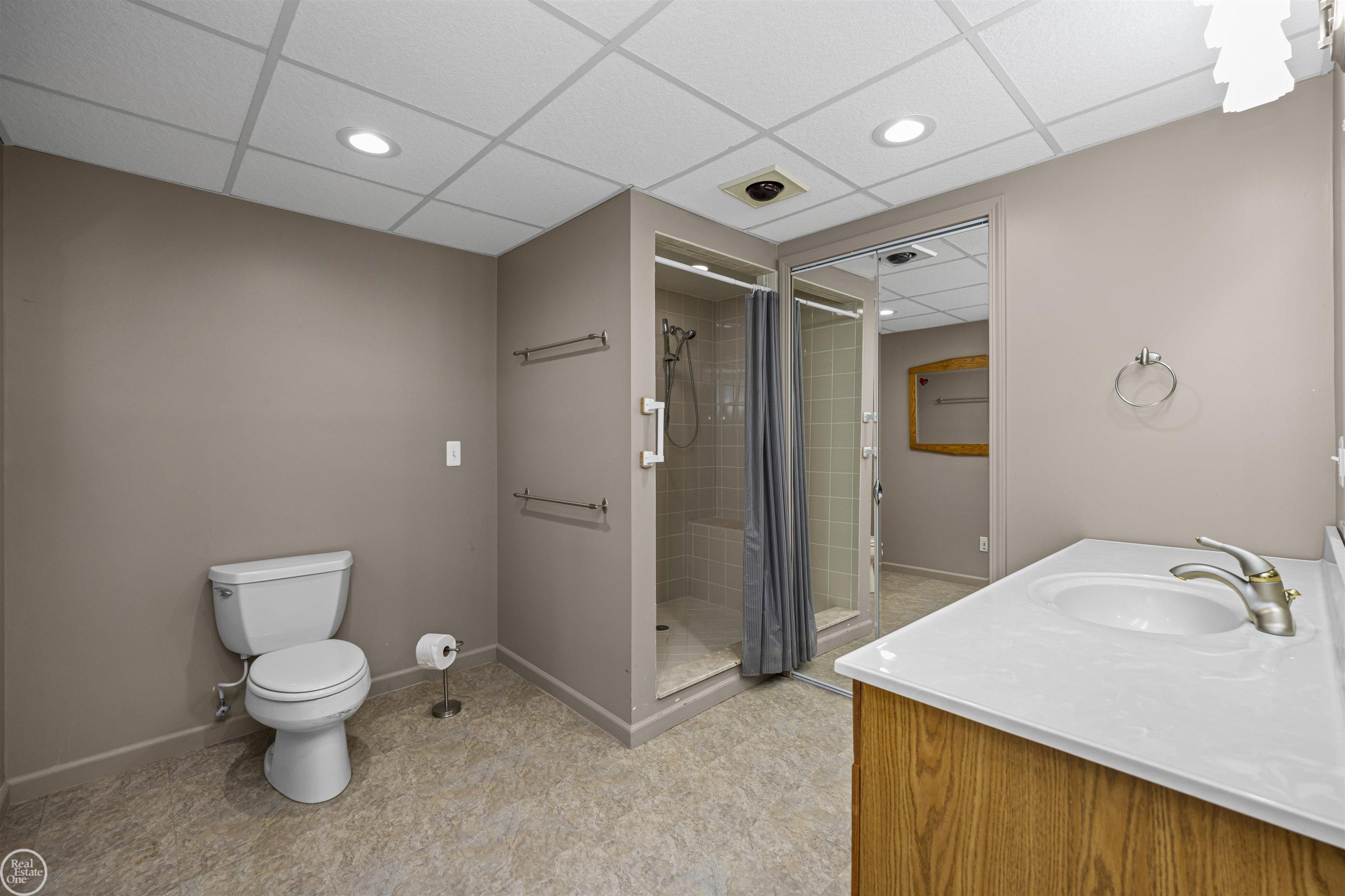 55261 Kingsway Drive, Shelby Twp, MI 48316 — Photo 33