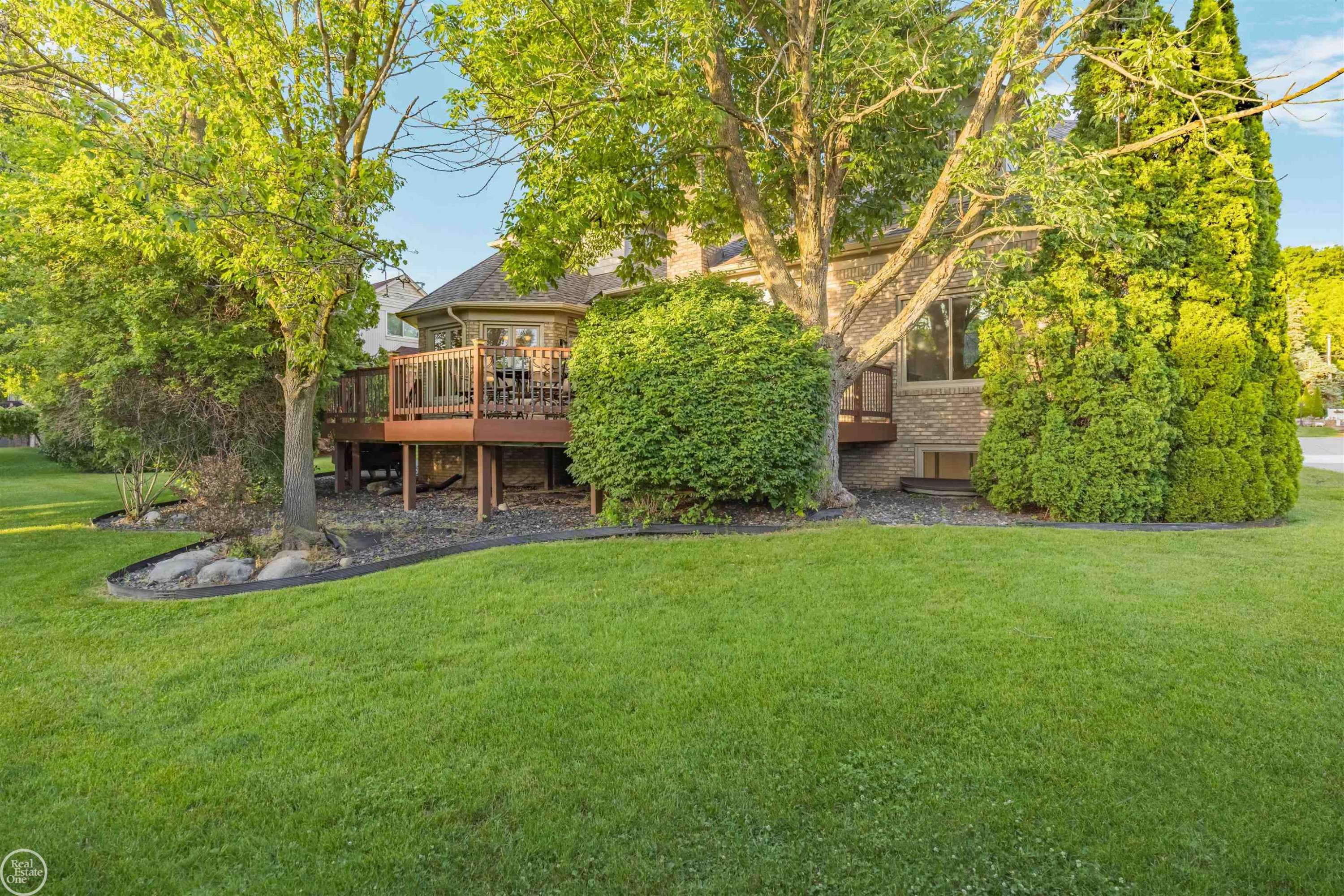 55261 Kingsway Drive, Shelby Twp, MI 48316 — Photo 37