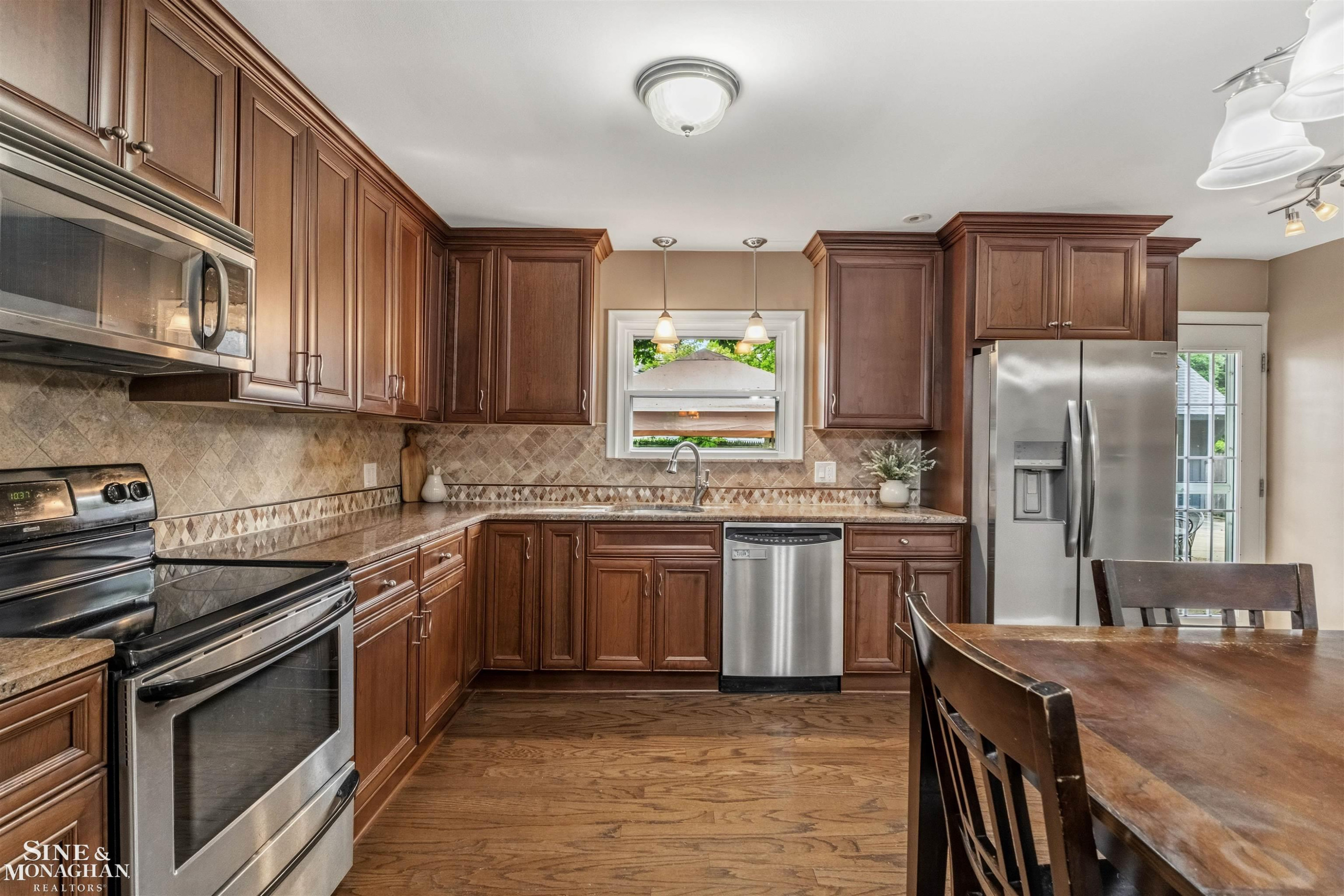 586 University Place, Grosse Pointe, MI 48230 — Photo 11