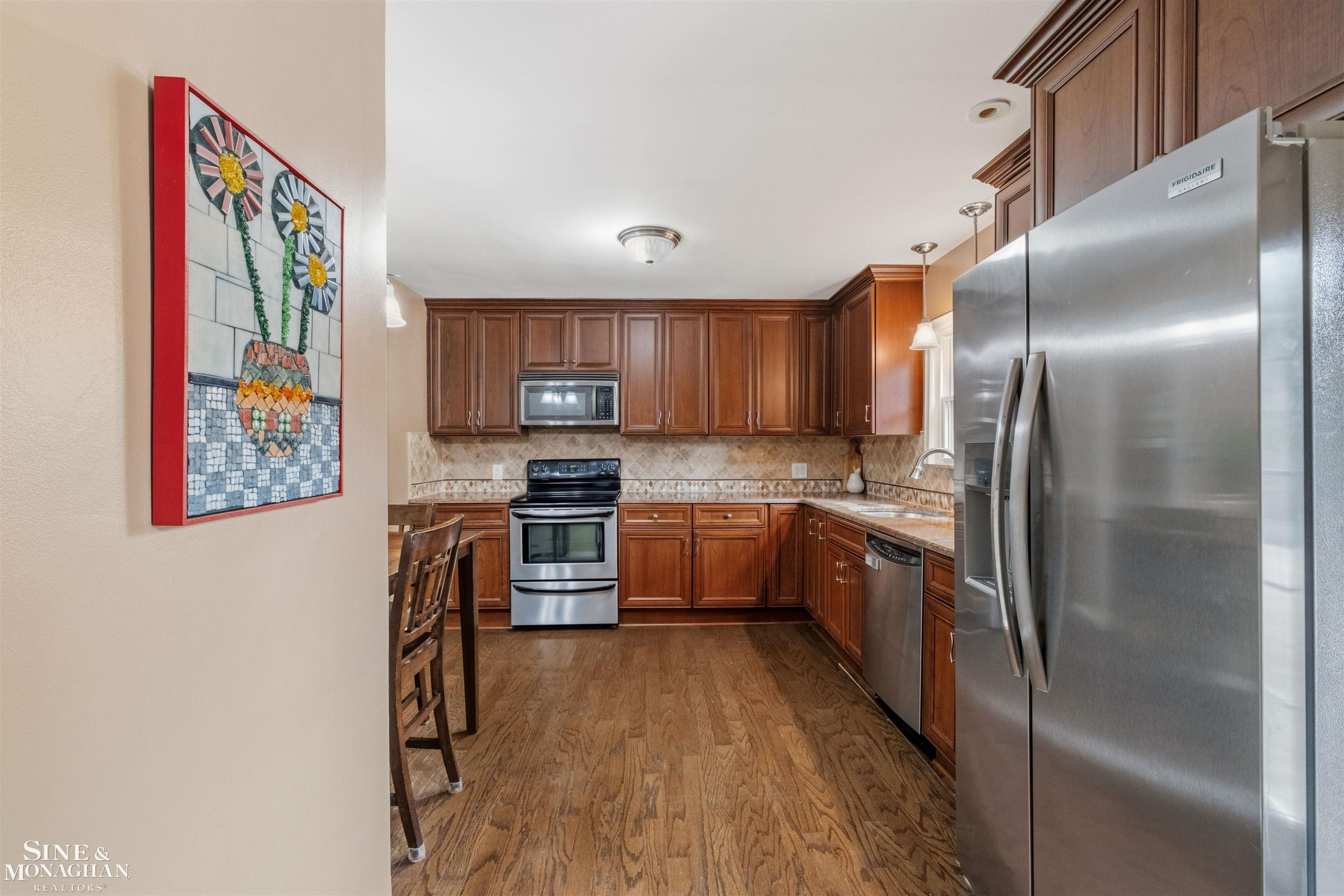 586 University Place, Grosse Pointe, MI 48230 — Photo 13