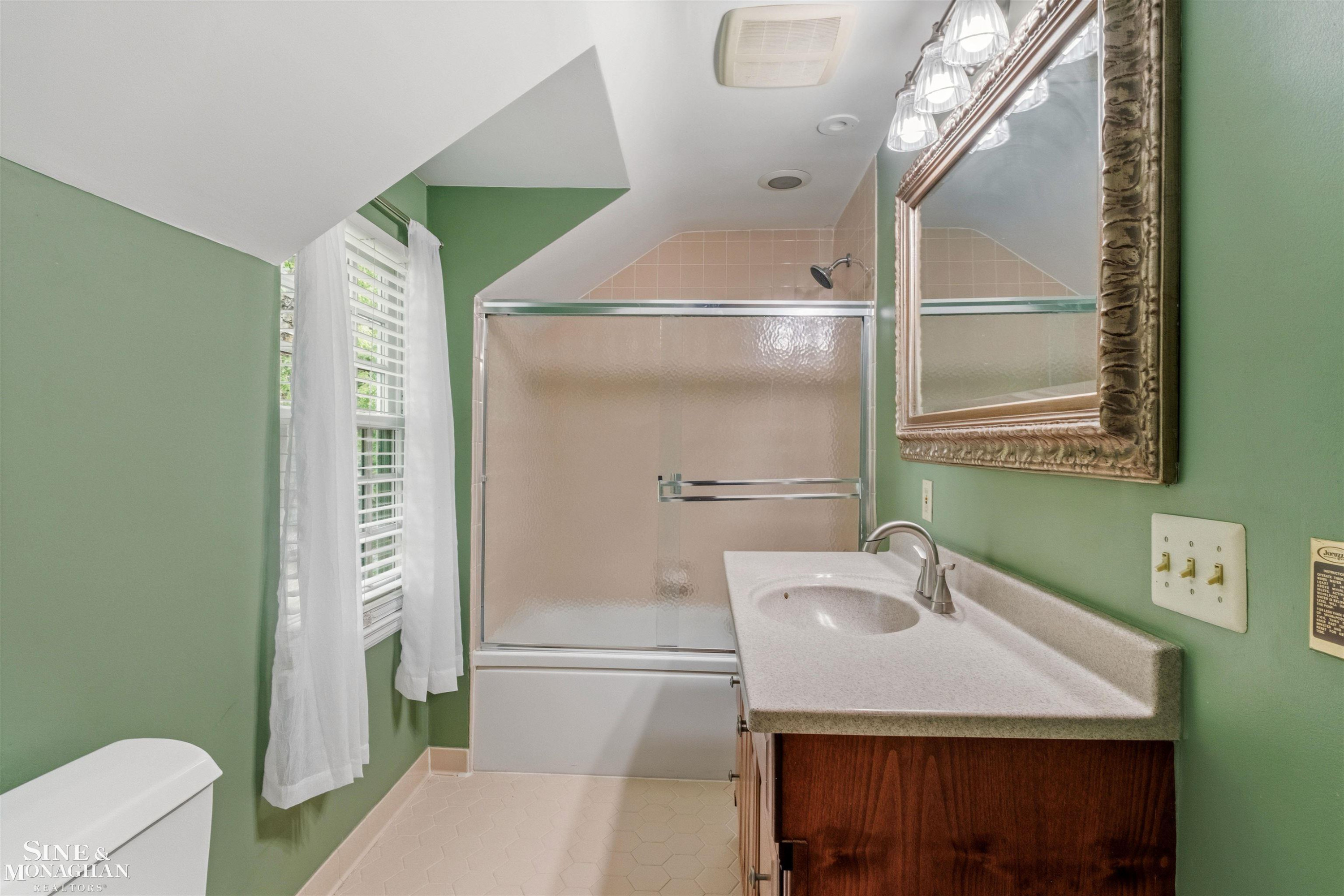 586 University Place, Grosse Pointe, MI 48230 — Photo 33