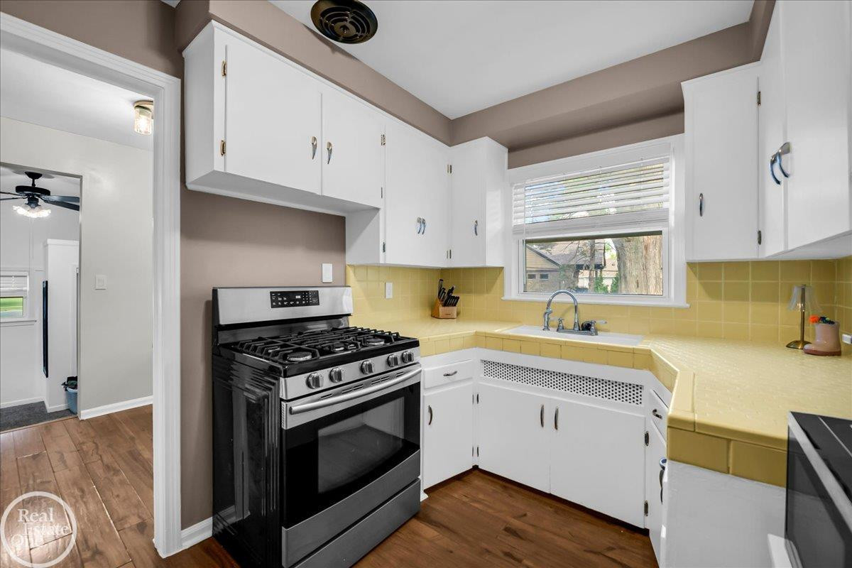 49741 Jefferson Avenue, Chesterfield, MI 48047 — Photo 8