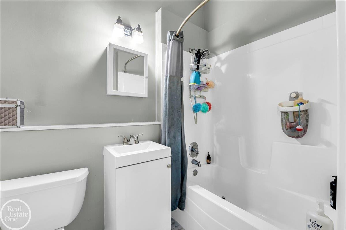 49741 Jefferson Avenue, Chesterfield, MI 48047 — Photo 14