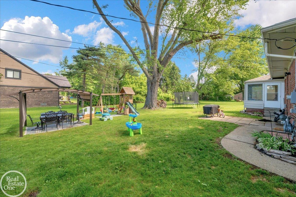49741 Jefferson Avenue, Chesterfield, MI 48047 — Photo 26