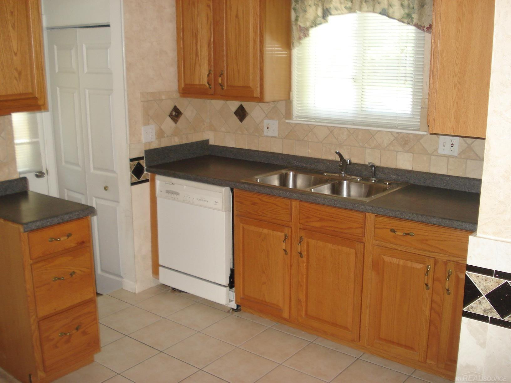 8783 Lozen Drive, Sterling Heights, MI 48313 — Photo 6
