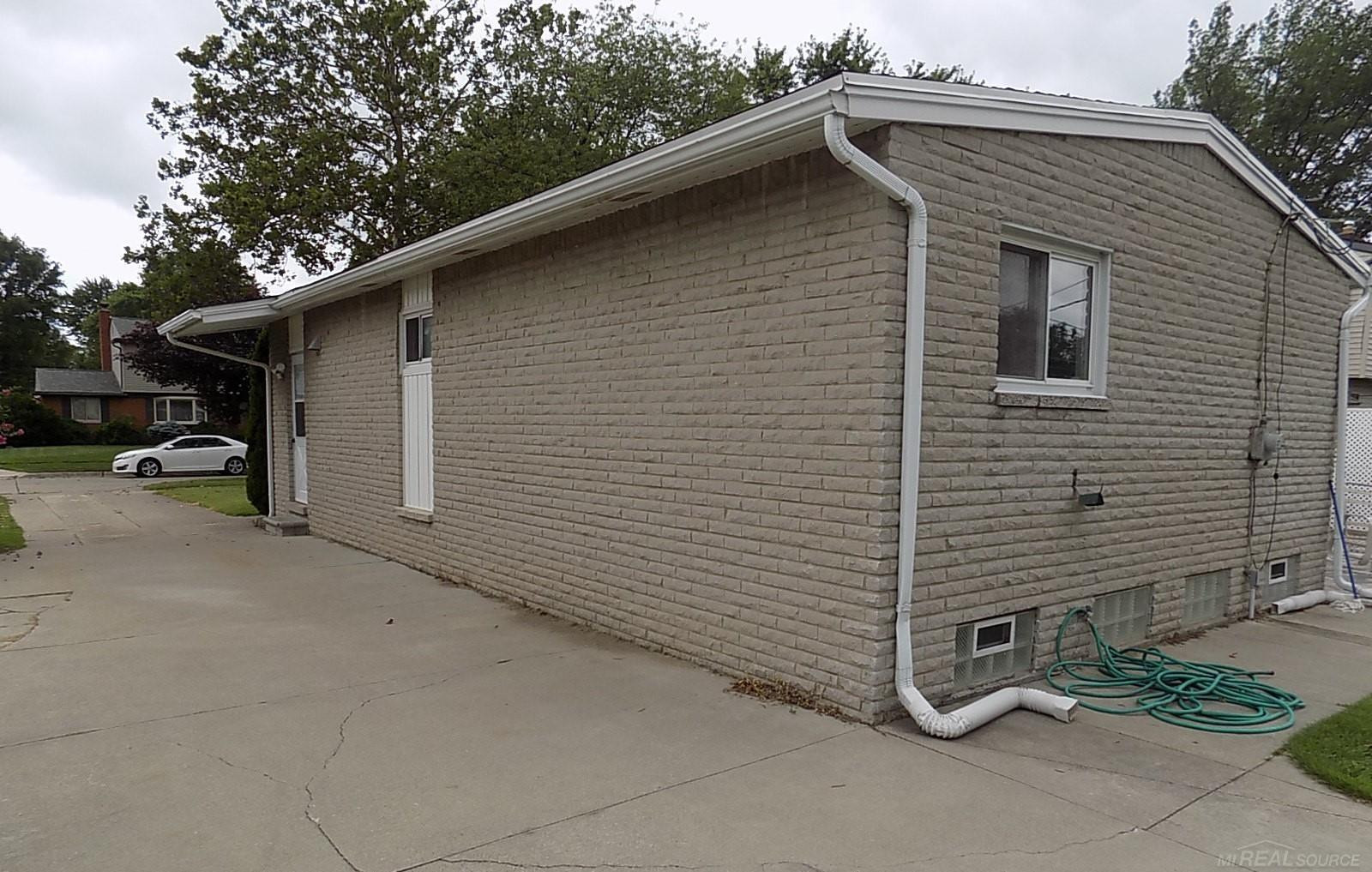 8783 Lozen Drive, Sterling Heights, MI 48313 — Photo 16