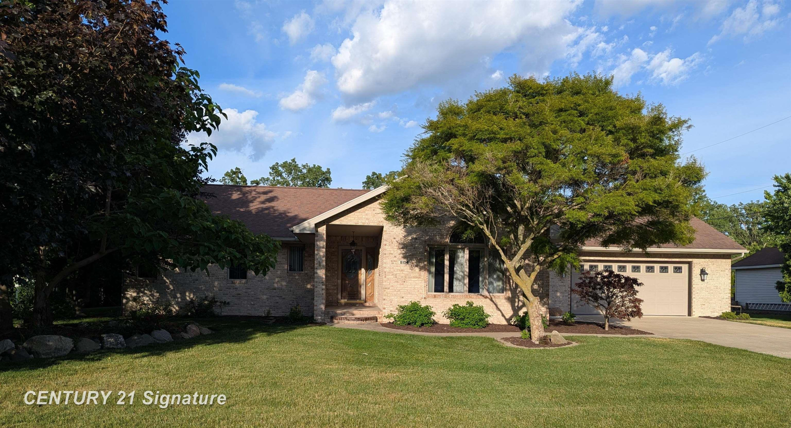 804 Frost Drive, Bay City, MI 48706 — front exterior
