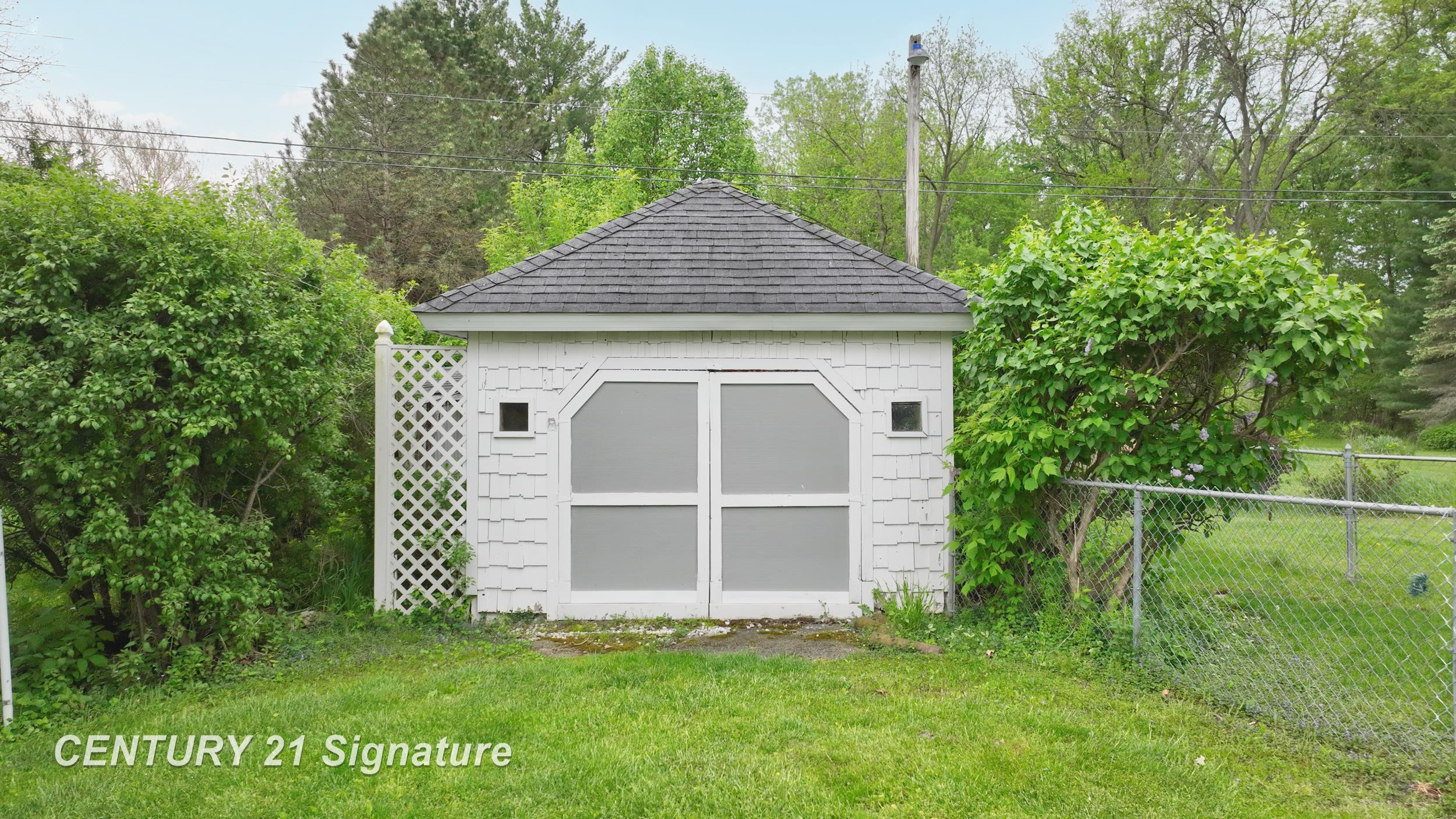 5501 Calkins Road, Flint, MI 48532 — Photo 4