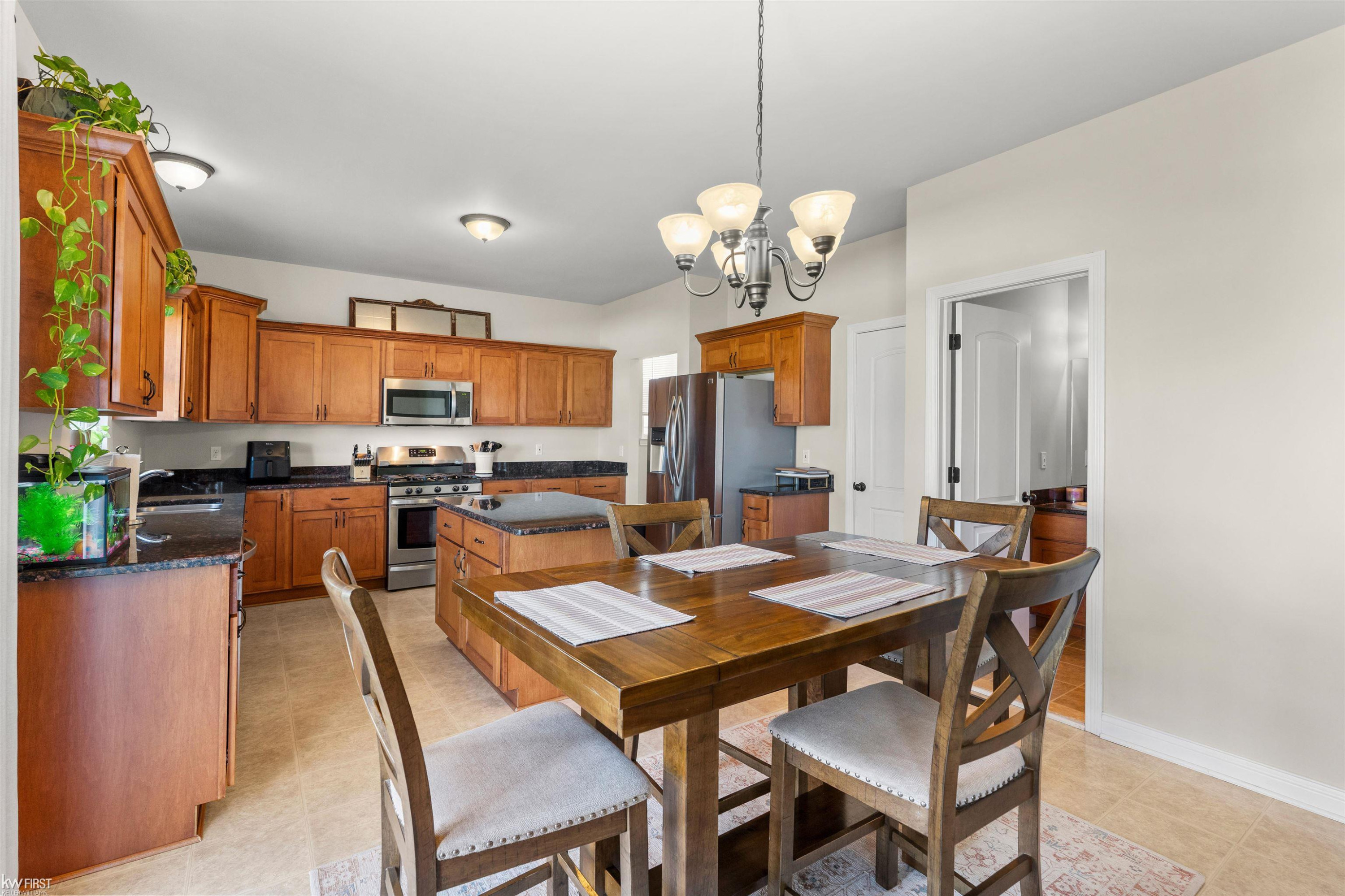 8101 Peninsula Circle, Grand Blanc, MI 48439 — Photo 15