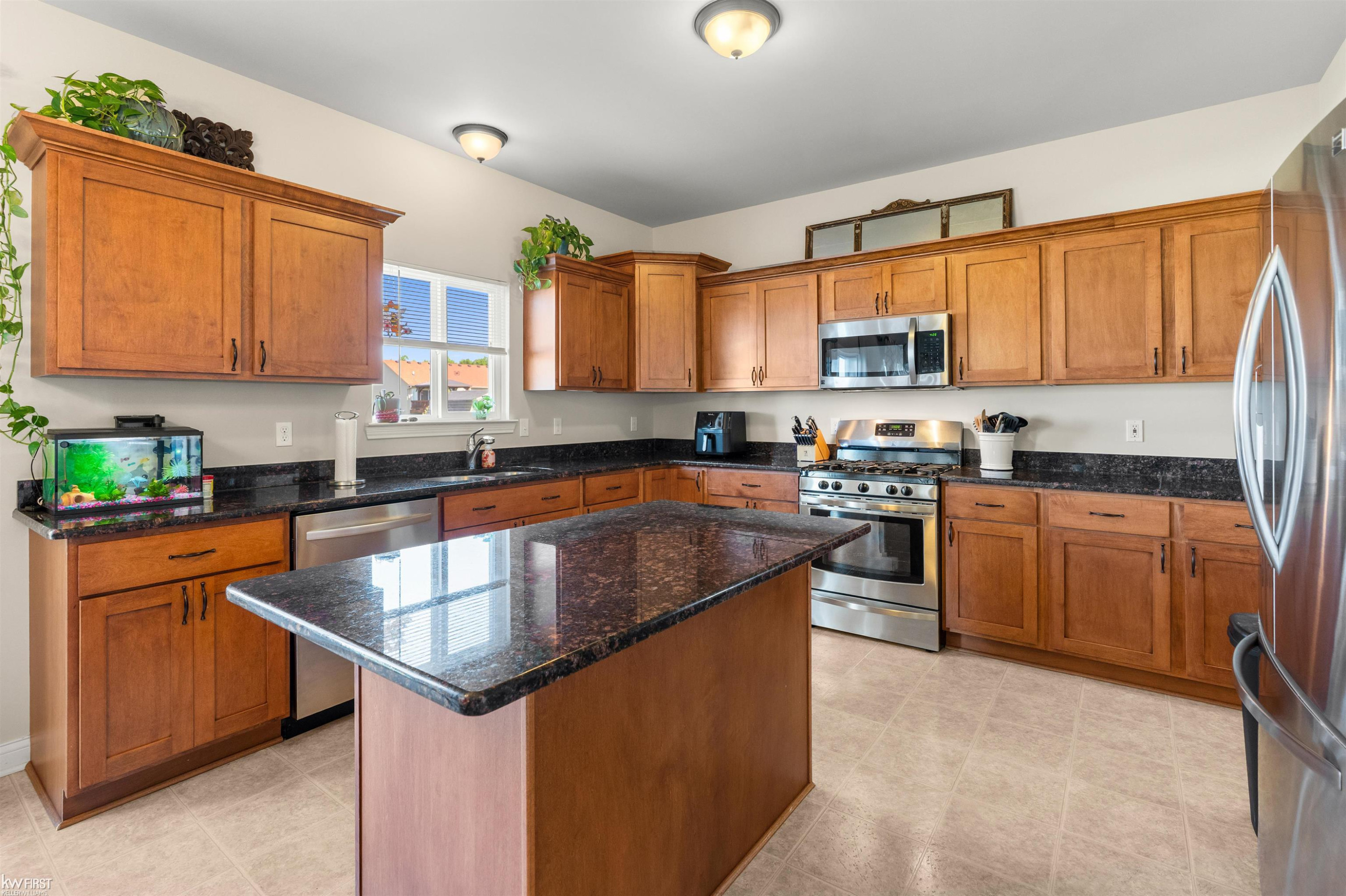 8101 Peninsula Circle, Grand Blanc, MI 48439 — Photo 16