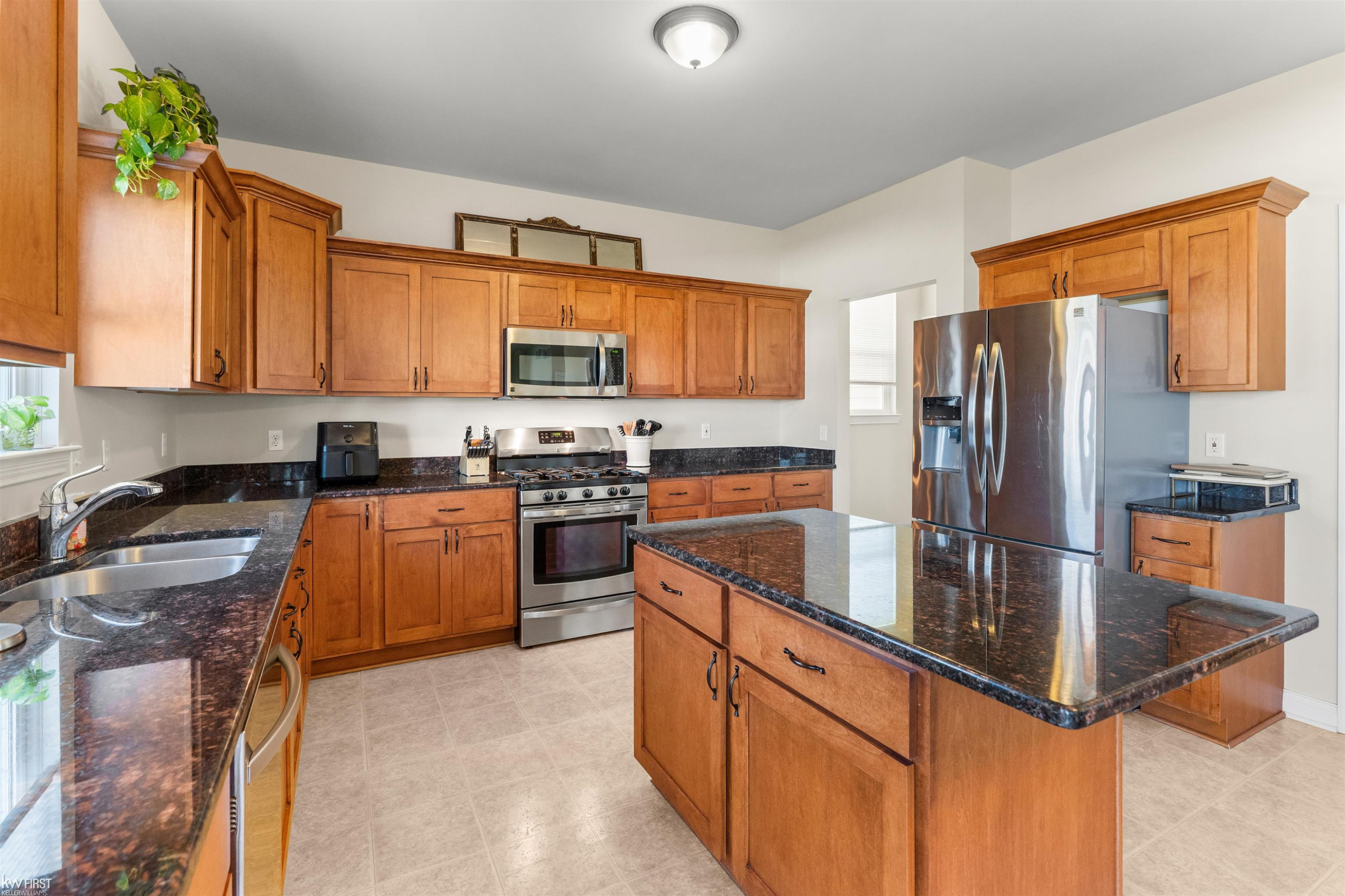 8101 Peninsula Circle, Grand Blanc, MI 48439 — Photo 17