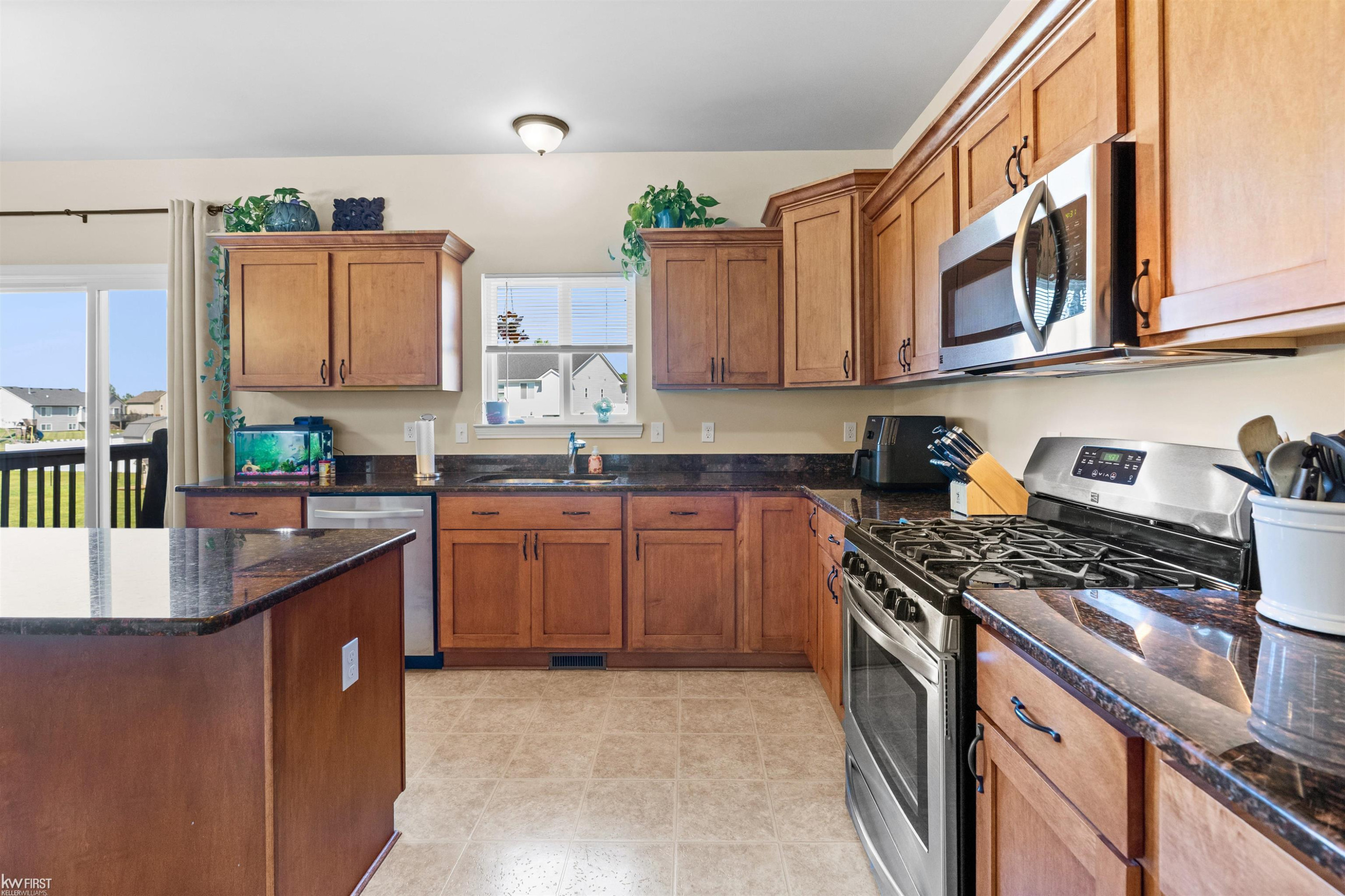 8101 Peninsula Circle, Grand Blanc, MI 48439 — Photo 20