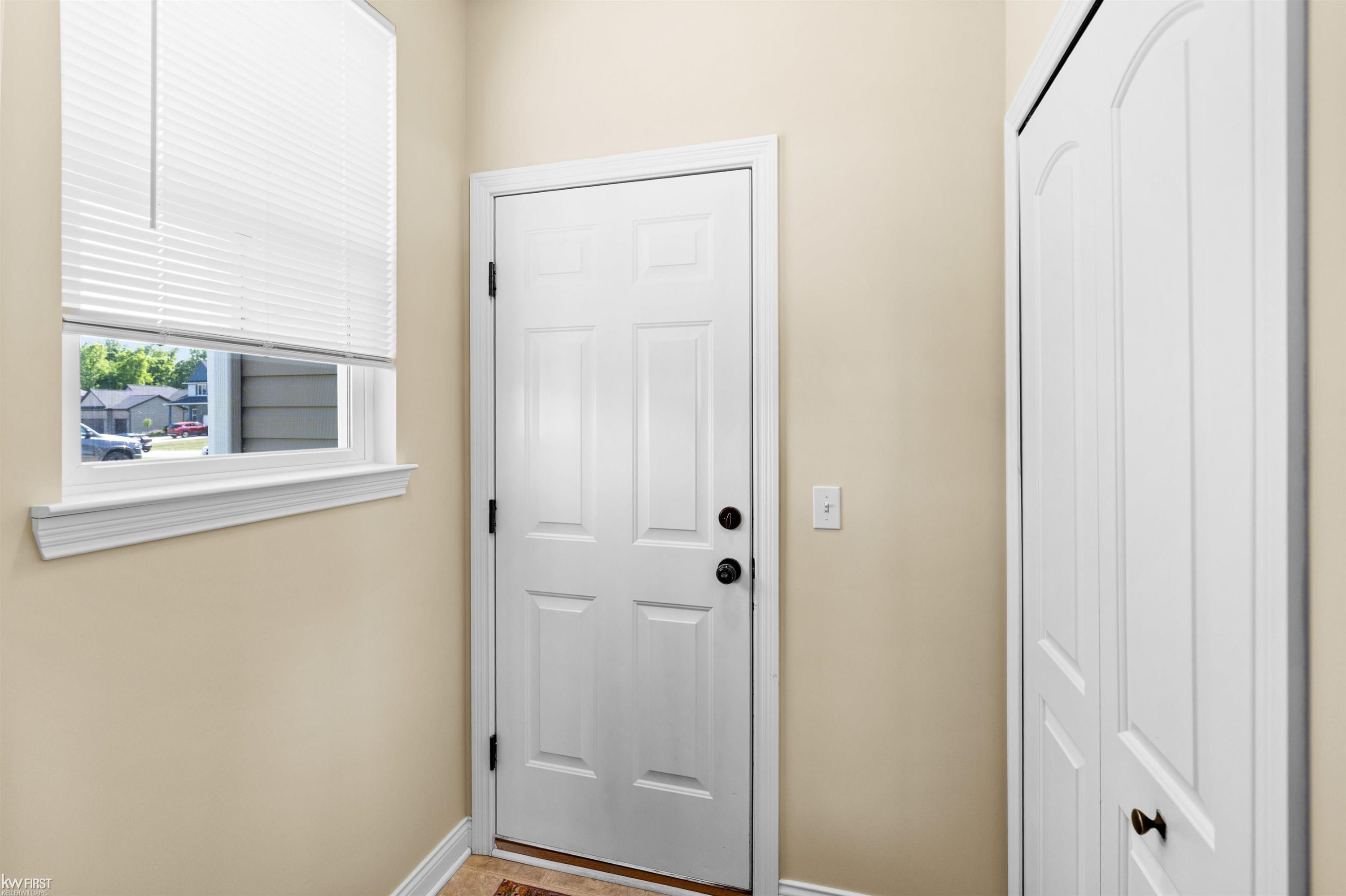 8101 Peninsula Circle, Grand Blanc, MI 48439 — Photo 22