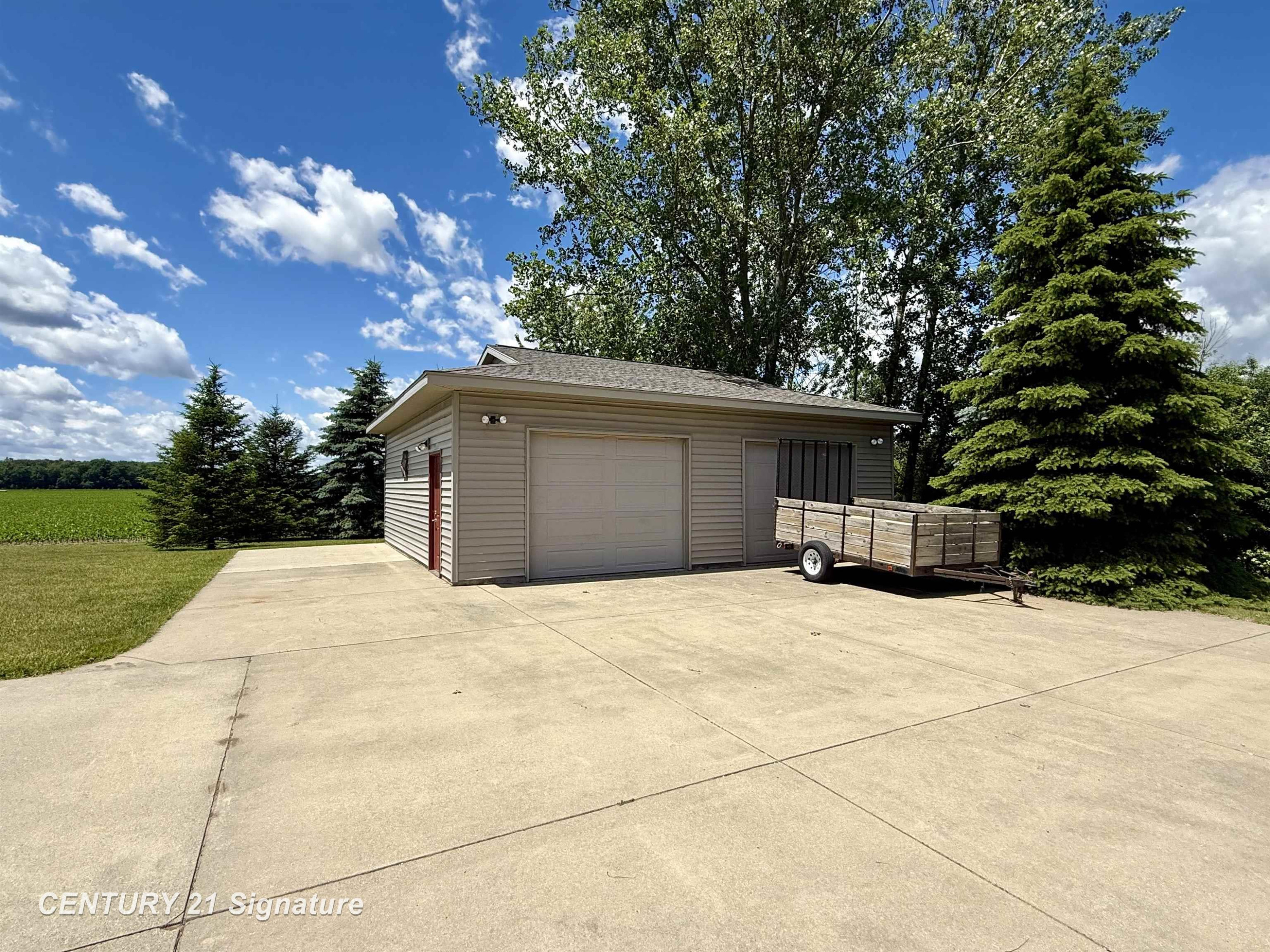 5689 Lawndale Road, Saginaw, MI 48604 — Photo 2
