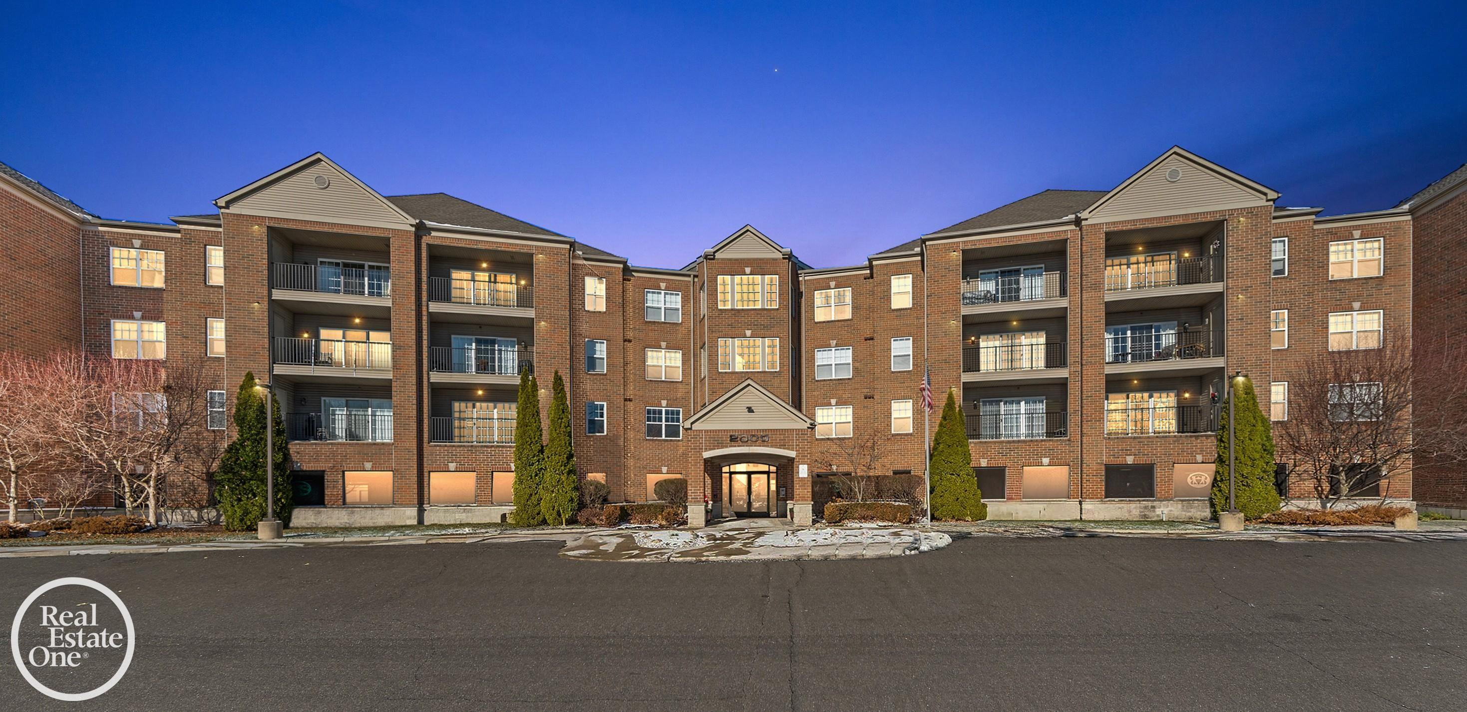 2118 Country Club Drive, Unit #10, Saint Clair Shores, MI 48082