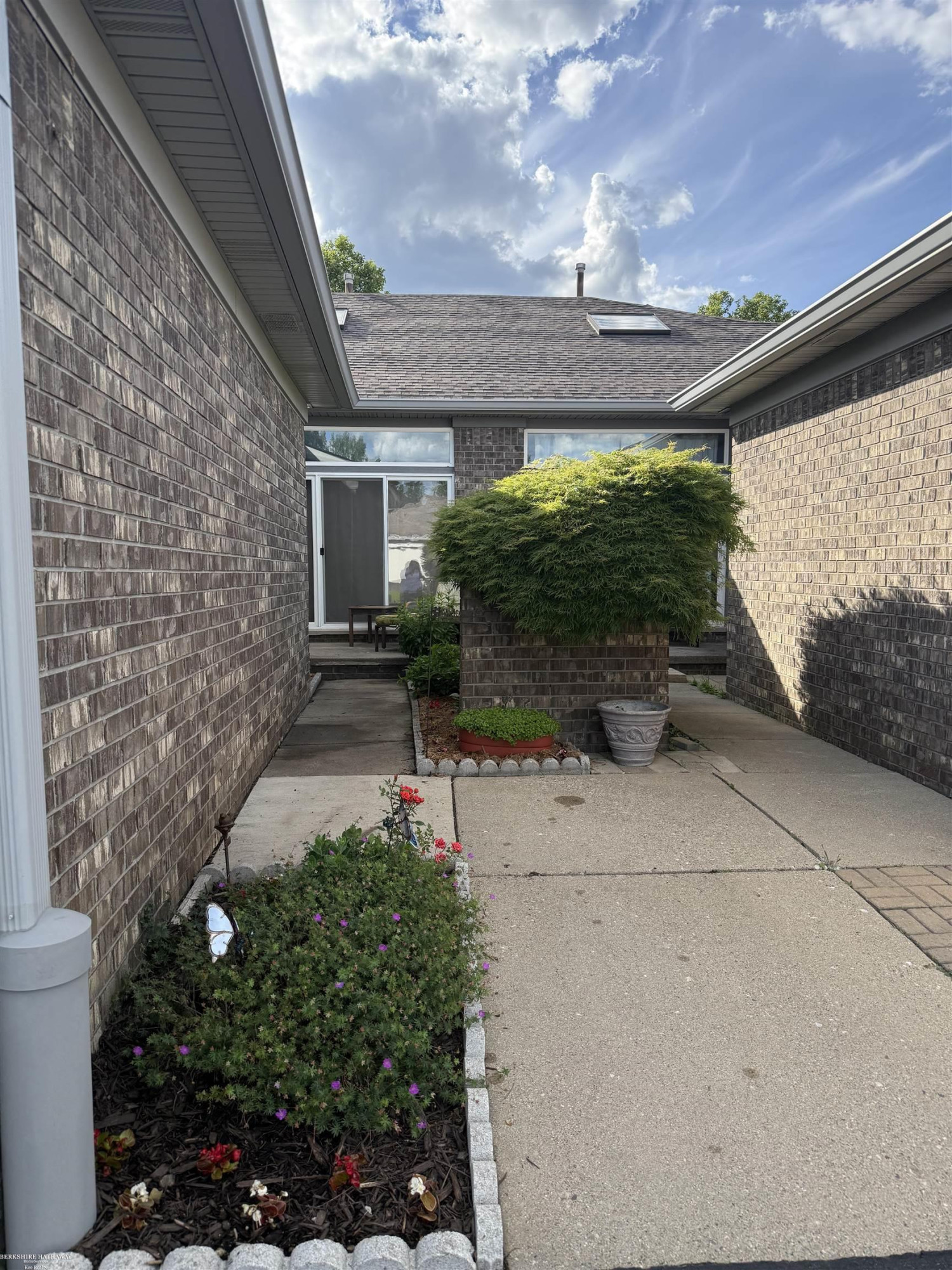 48607 Sugar Bush Court, Shelby Twp, MI 48315 — Photo 2