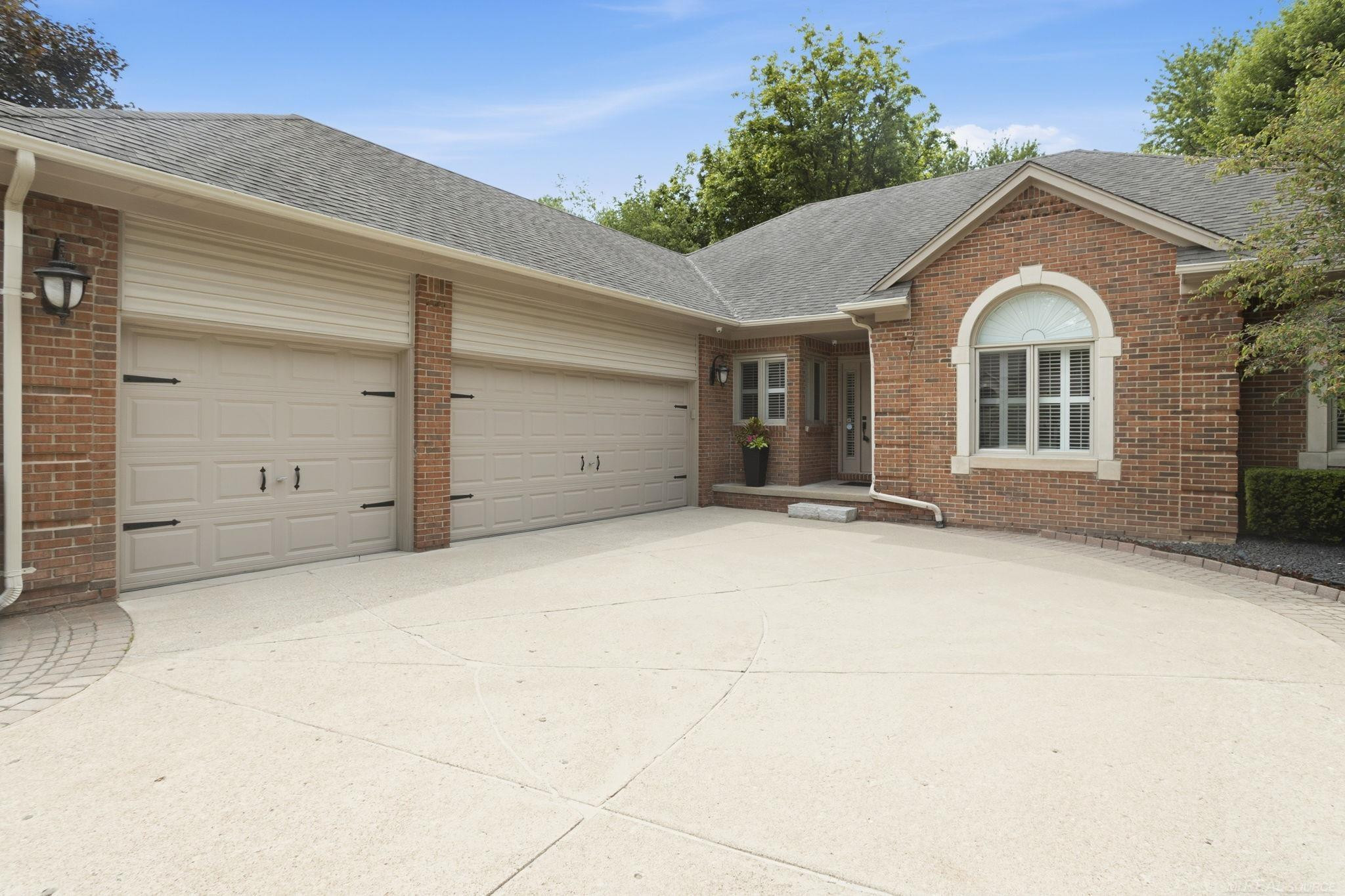54501 Aurora Park, Shelby Twp, MI 48316 — Photo 2