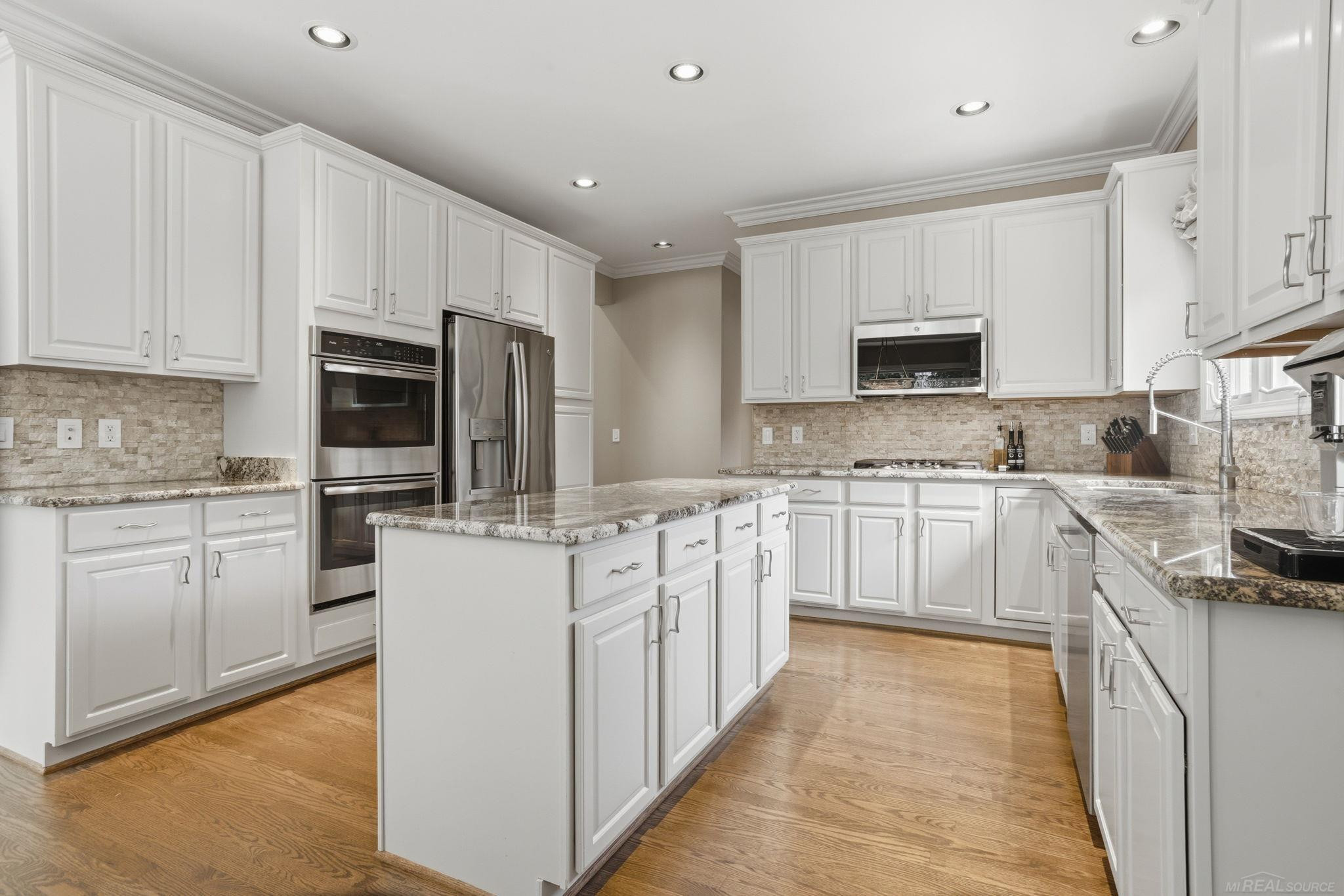 54501 Aurora Park, Shelby Twp, MI 48316 — Photo 13