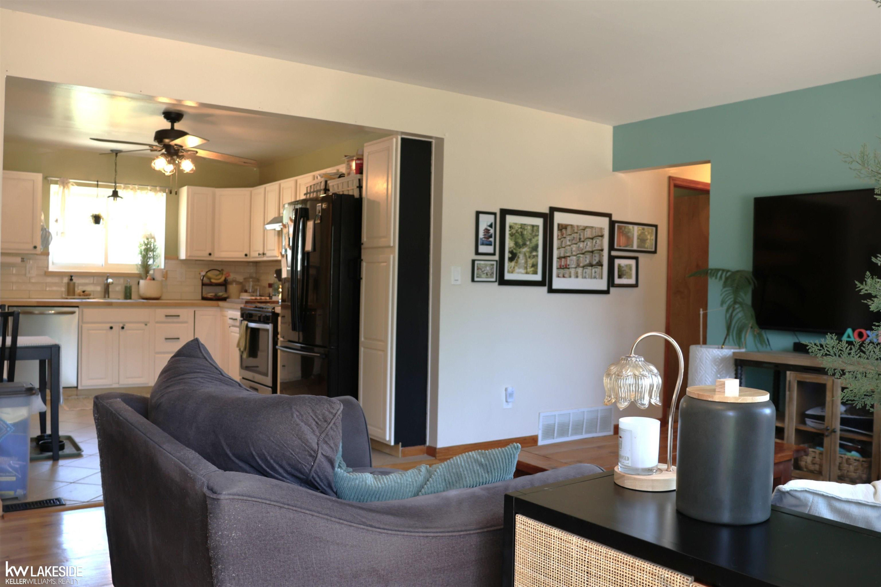 15625 Chestnut Street, Roseville, MI 48066 — Photo 2