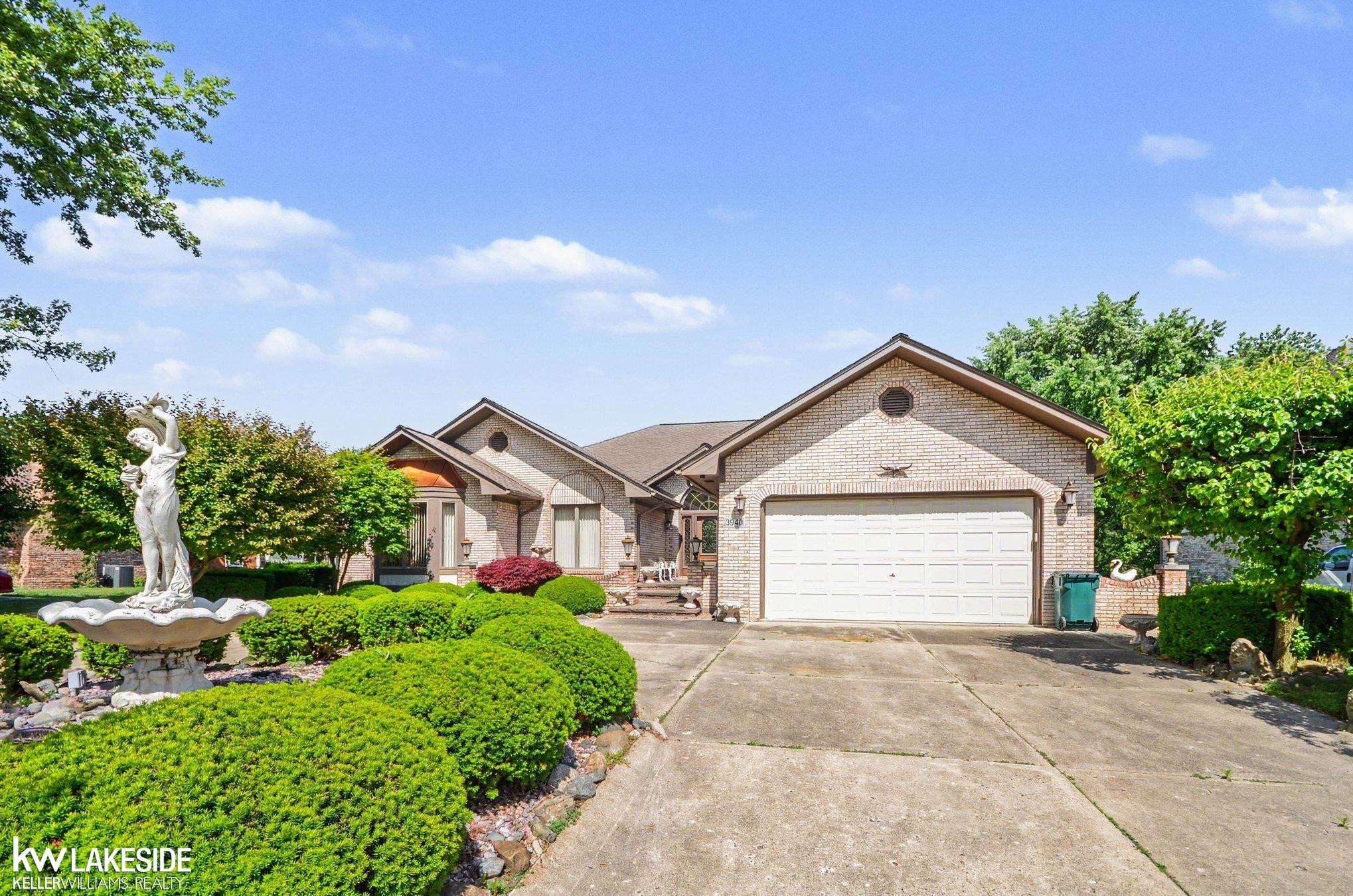 3940 Wayfarer Drive, Troy, MI 48083