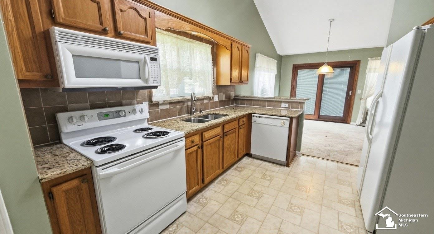 5492 Elmhurst Drive, Trenton, MI 48183 — Photo 9