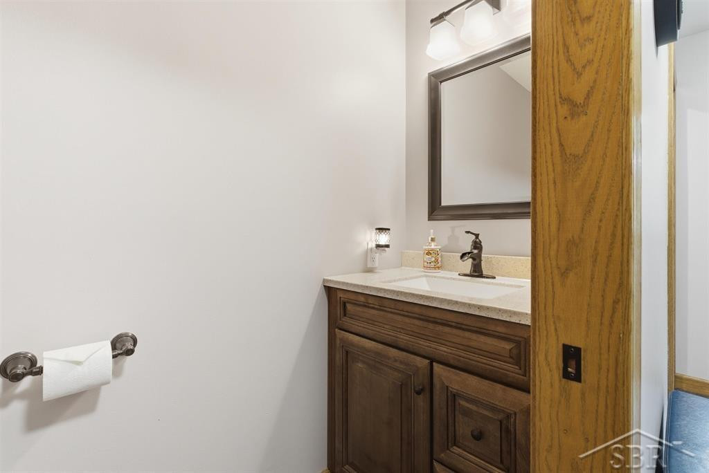 6102 Oak Meadows Court, Midland, MI 48640 — Photo 11