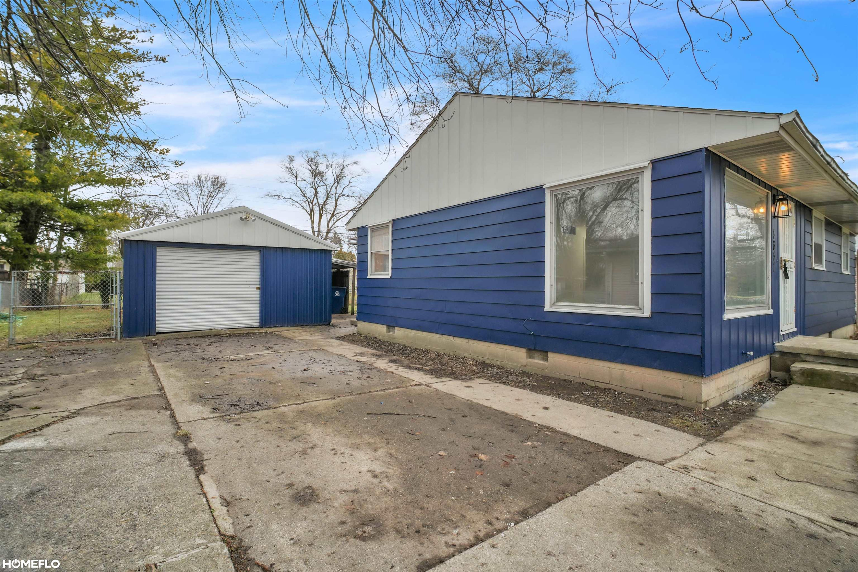4637 S Gregory Street, MI 48601 — Photo 2
