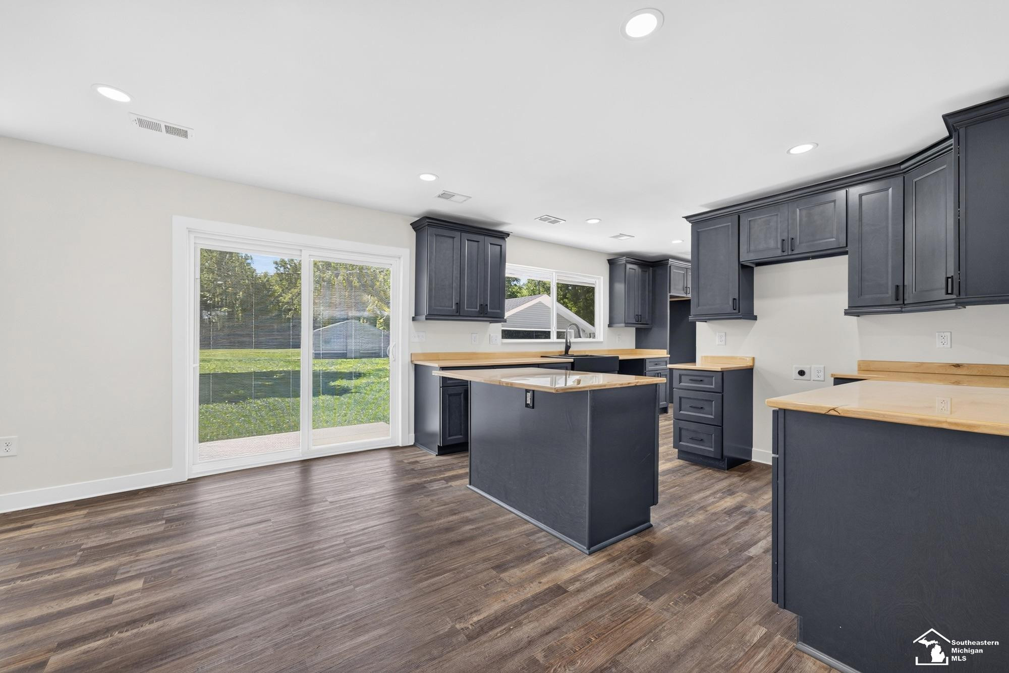 29055 Bredow Avenue, Romulus, MI 48174 — Photo 10