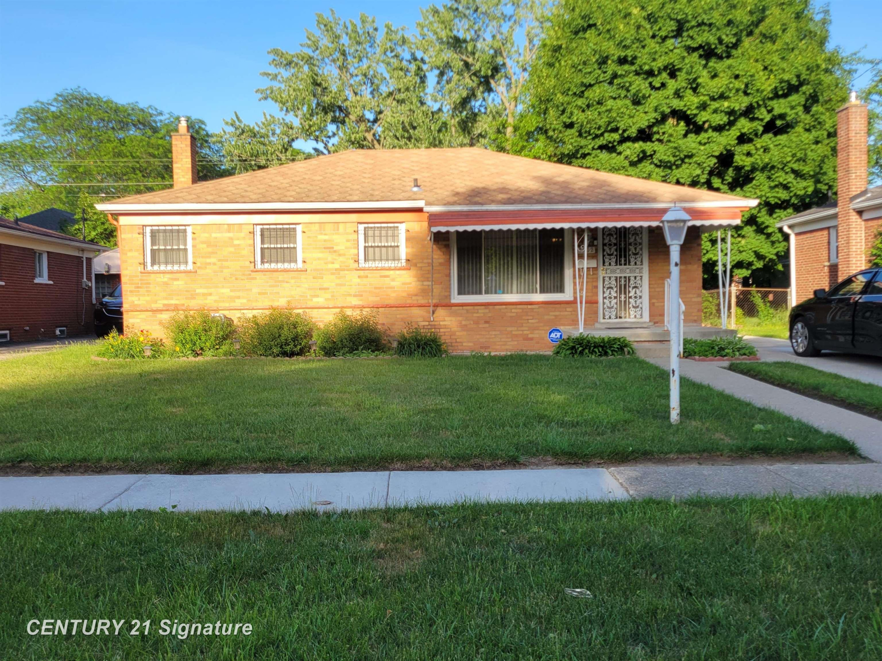 5502 Leslie Drive, Flint, MI 48504 — front exterior