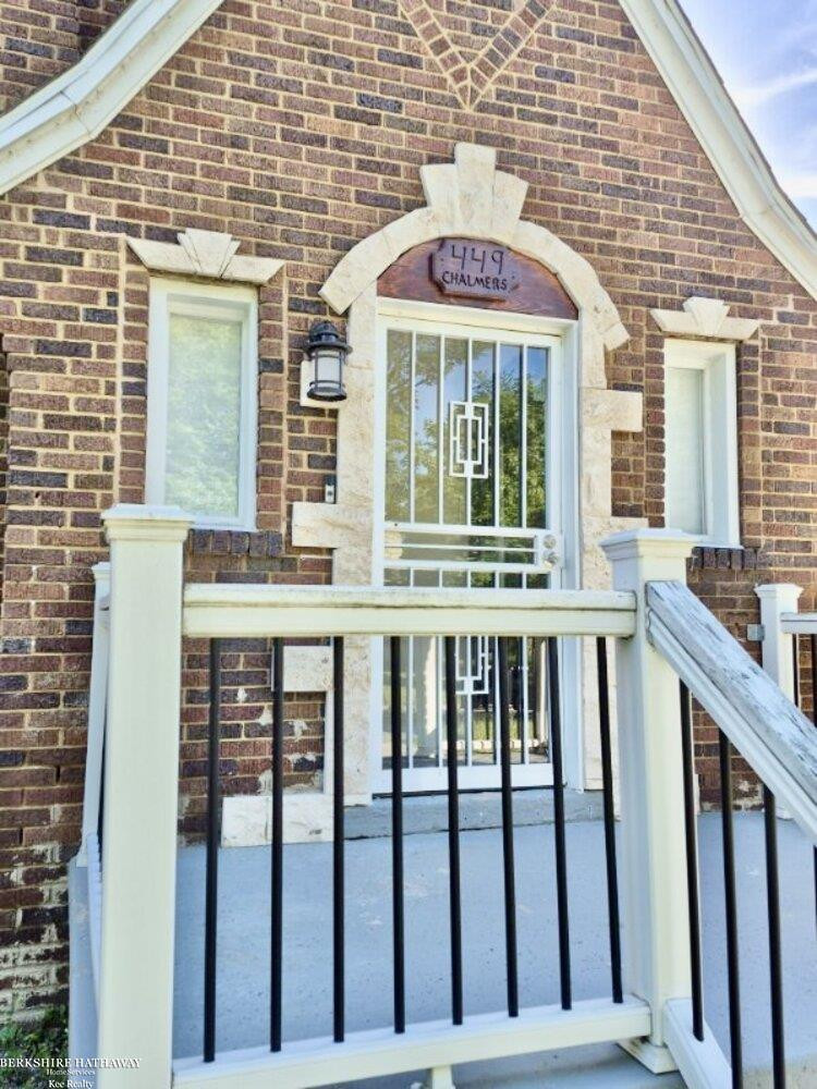 449 Chalmers Street - Photo 2