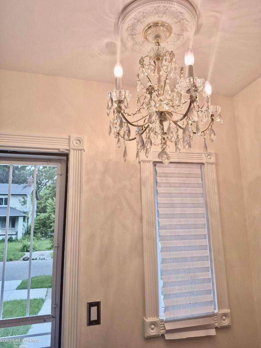 449 Chalmers Street - Photo 3