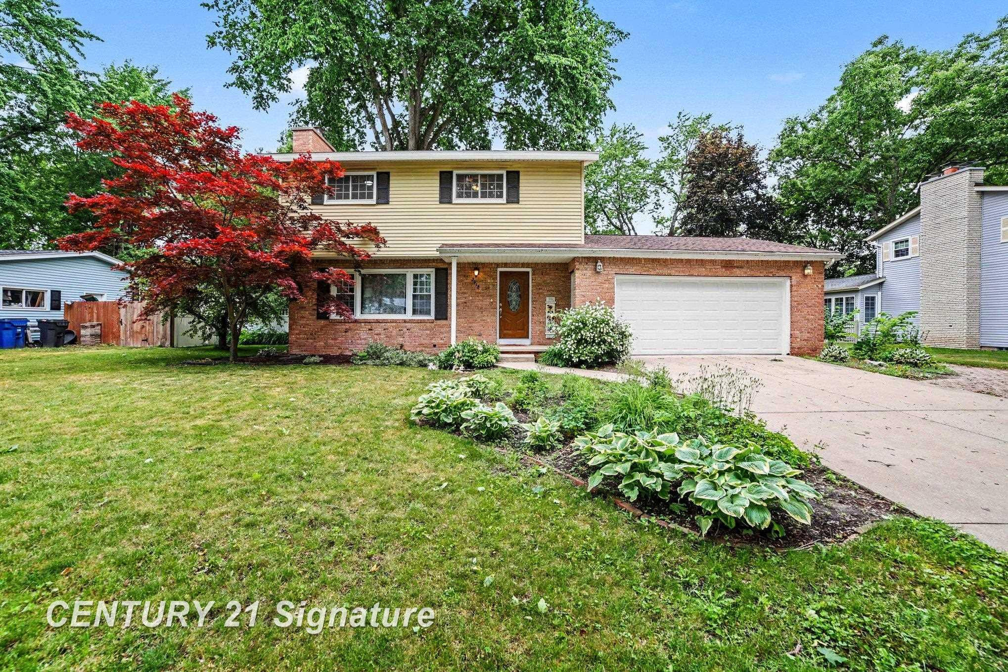 2918 Saint Marys Drive, Midland, MI 48640 — Photo 2