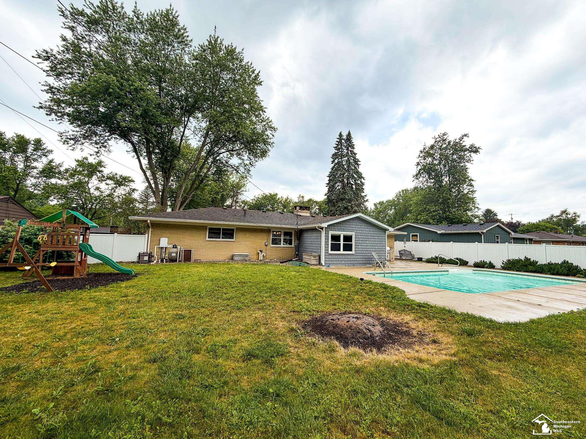 9836 Pamela Drive, Temperance, MI 48182 — Photo 37