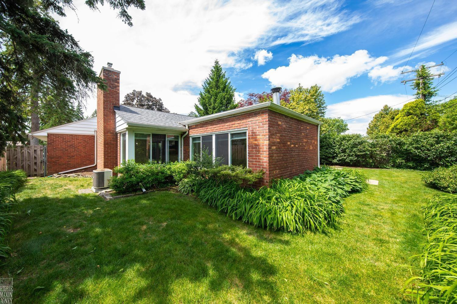 930 E Crescent Lane, Grosse Pointe Woods, MI 48236 — Photo 24