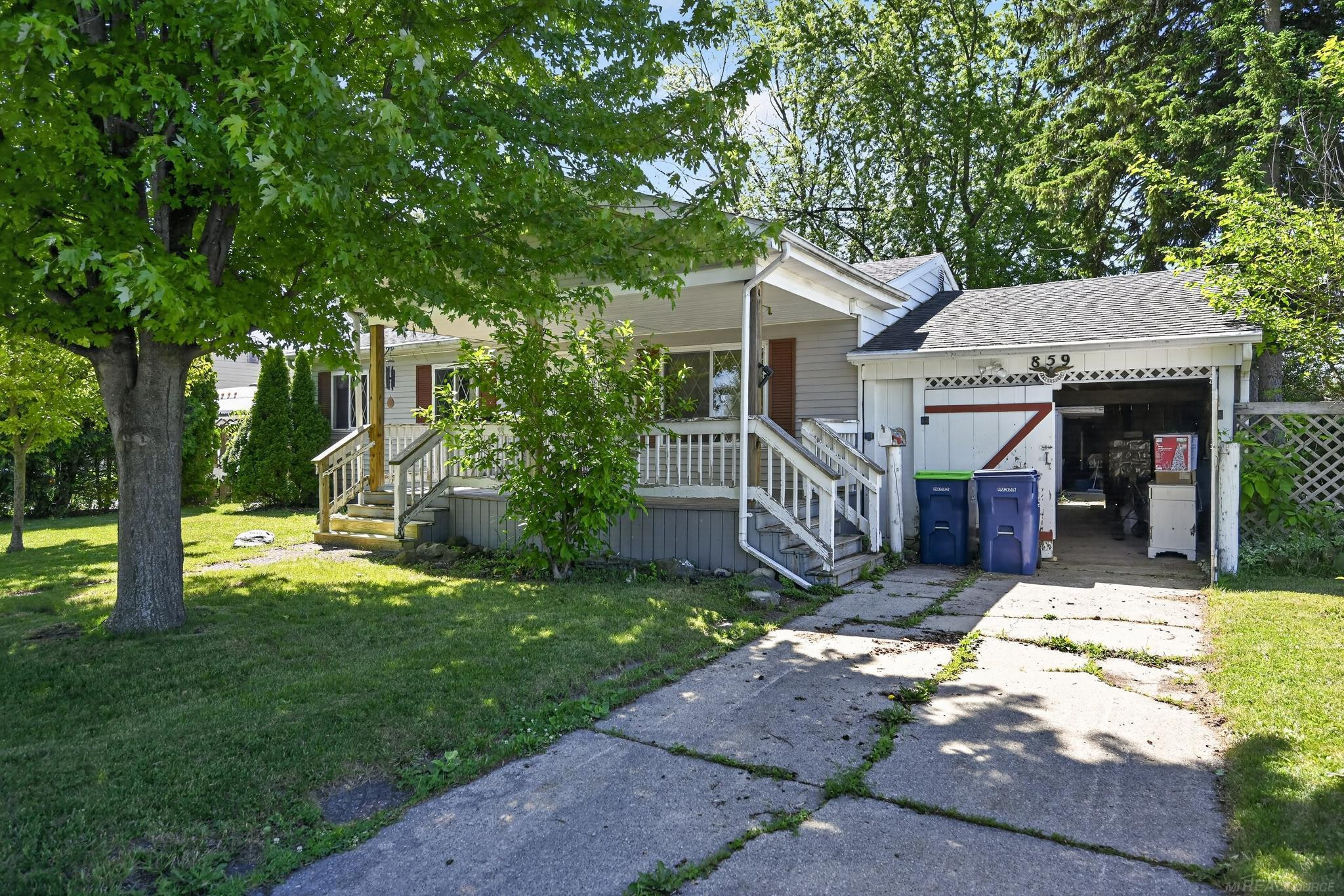859 Edison Road, Saginaw, MI 48604 — front exterior